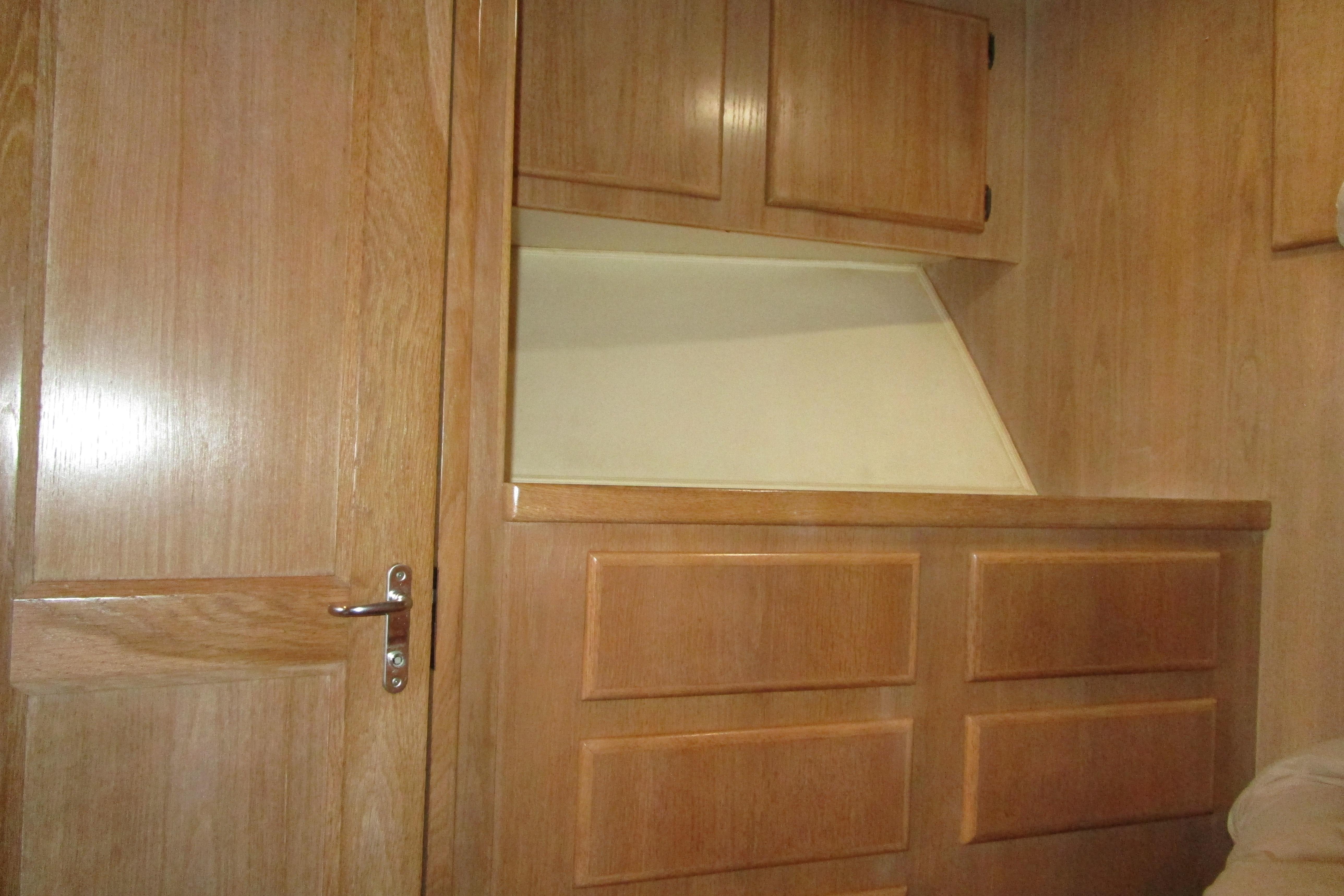 Forward Cabin to Port