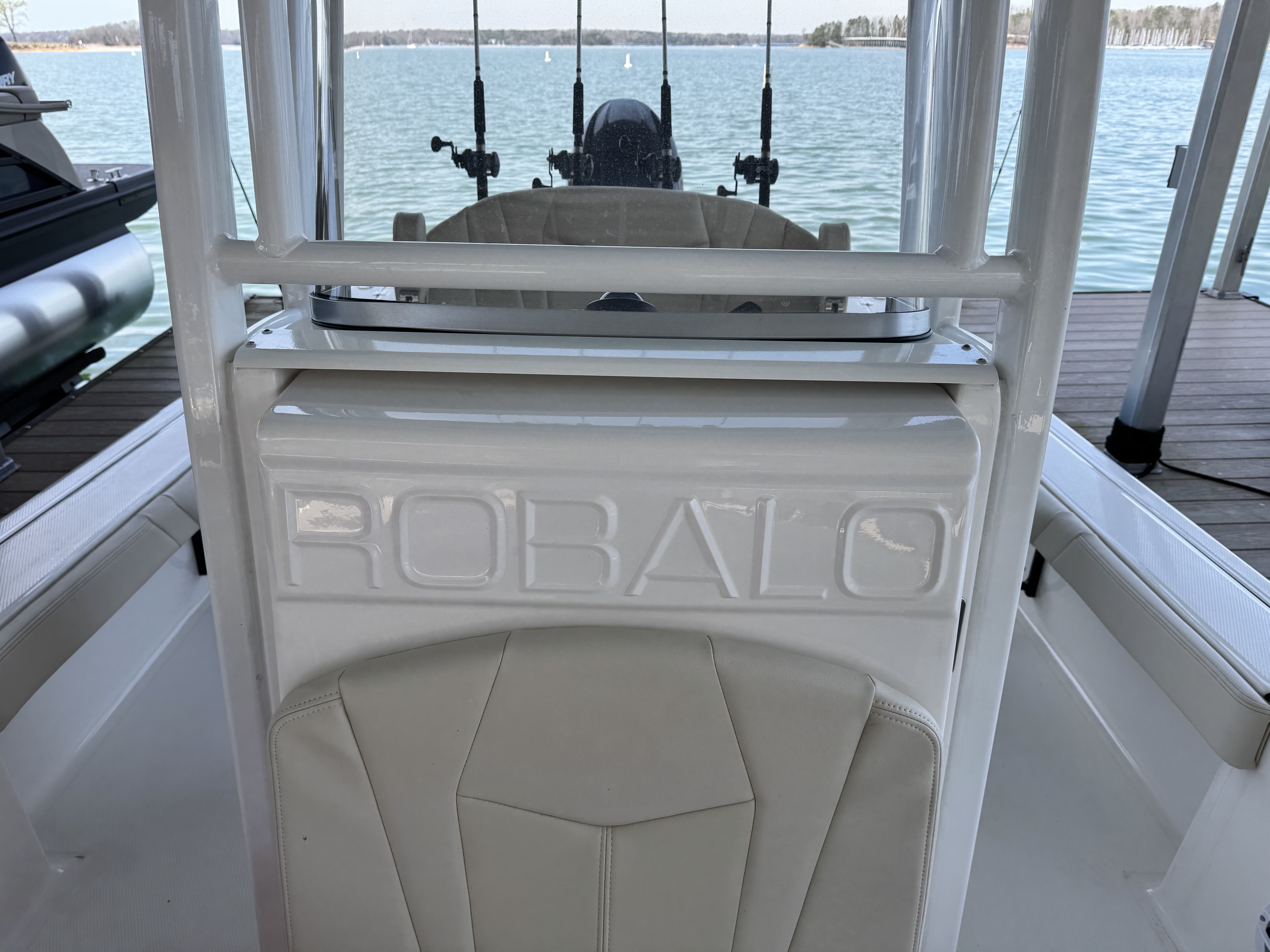 2026 Robalo 226 - 34