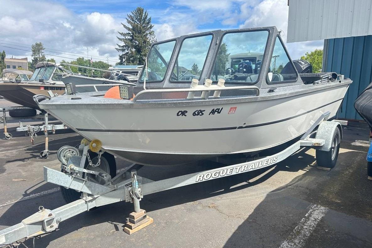 2017 Alumaweld Stryker 18