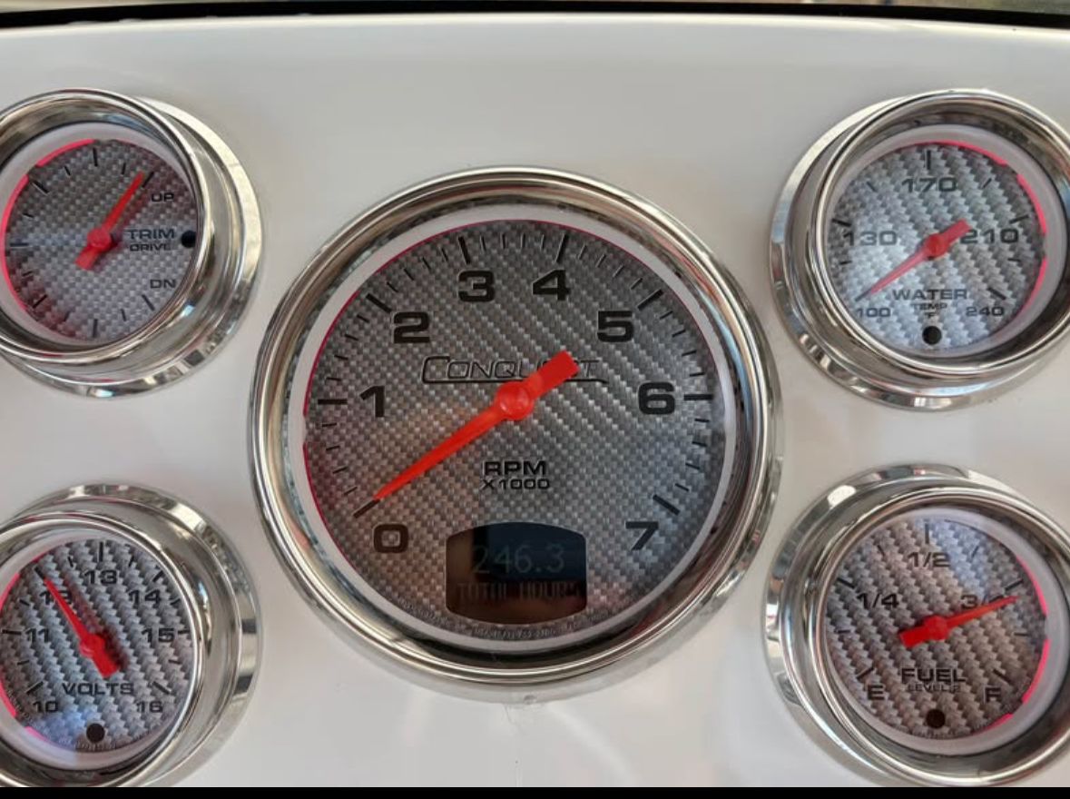 Dashboard of Conquest 28’ Top Cat II Deck Boat, 2022 model.