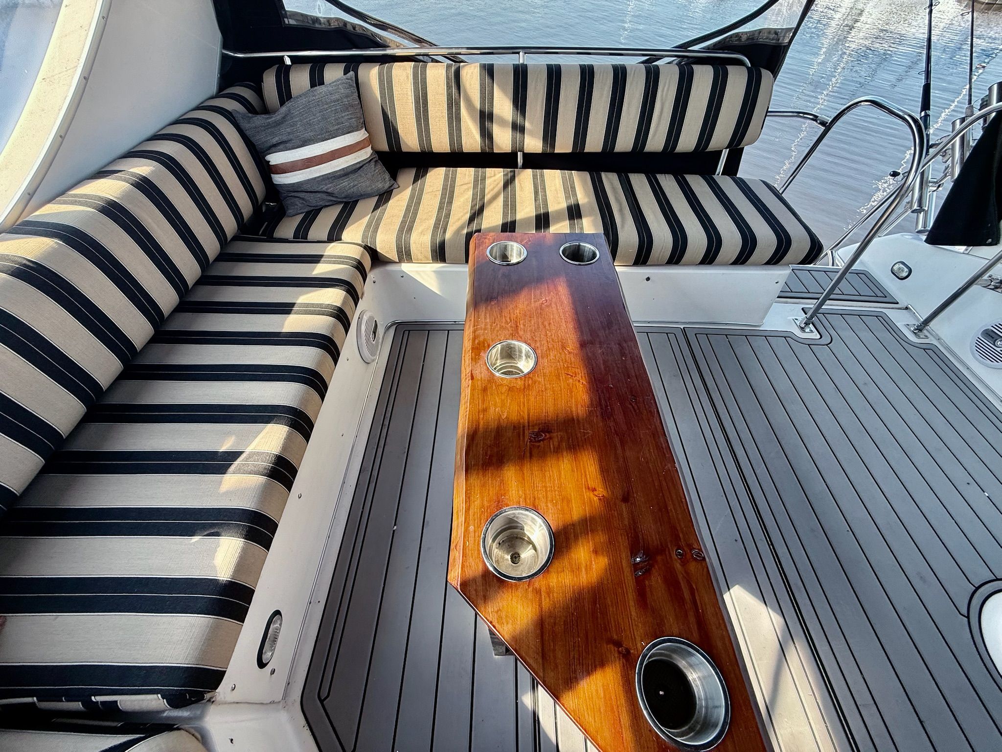 1996 Bayliner 3988 Motoryacht - 11
