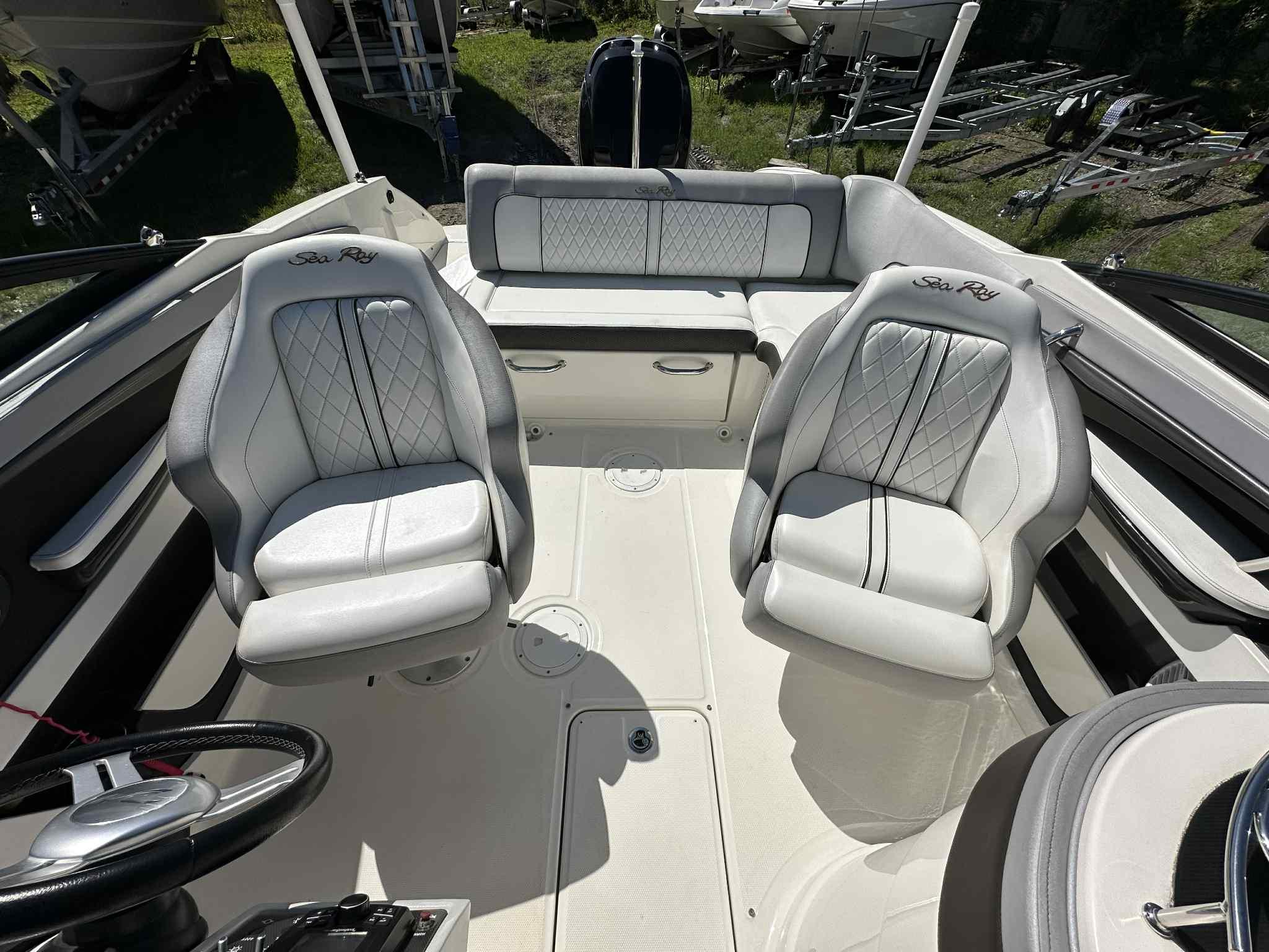 2017 SEA RAY 220 SDX - Image 10