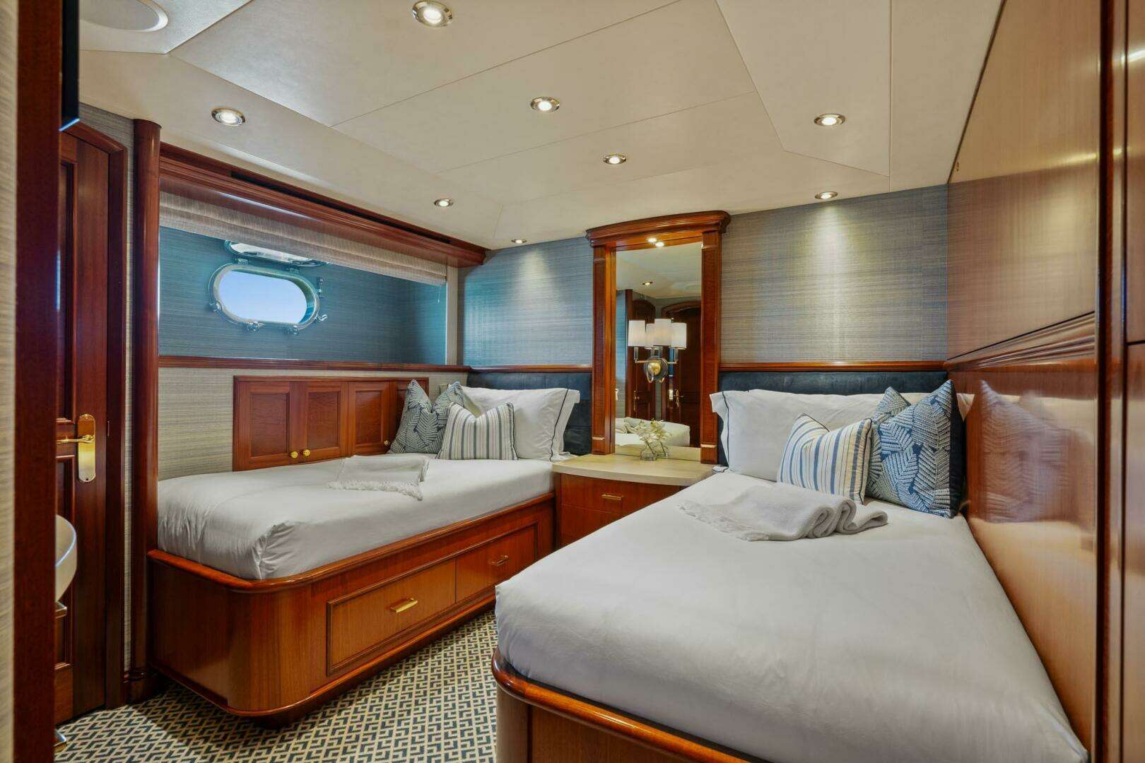 2004 Crescent Raised Pilothouse - Image 33