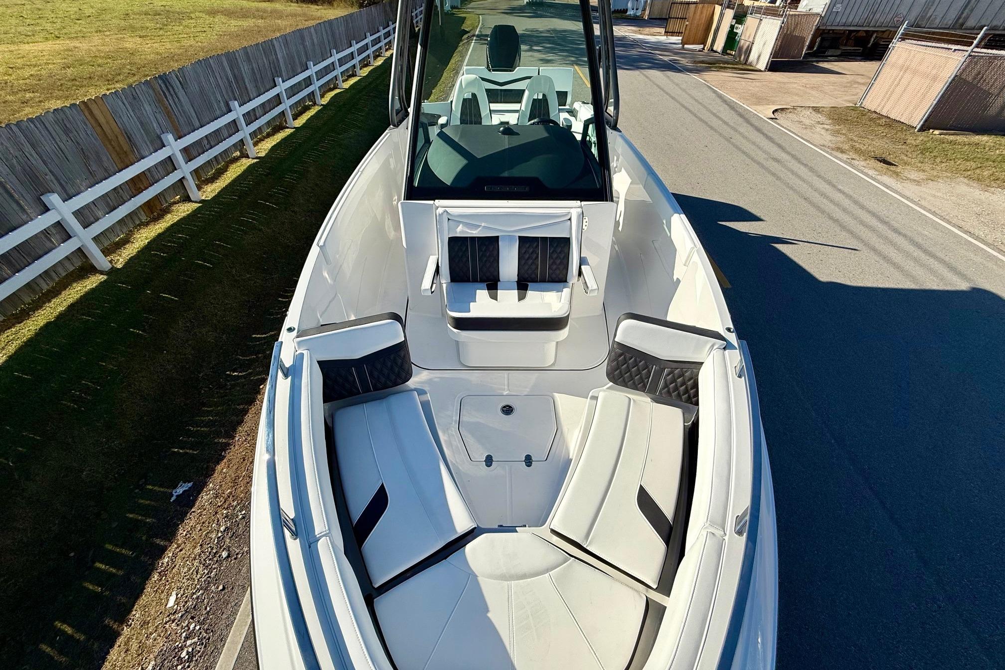 2026 Monterey Elite 27 OB boat with luxurious interior.