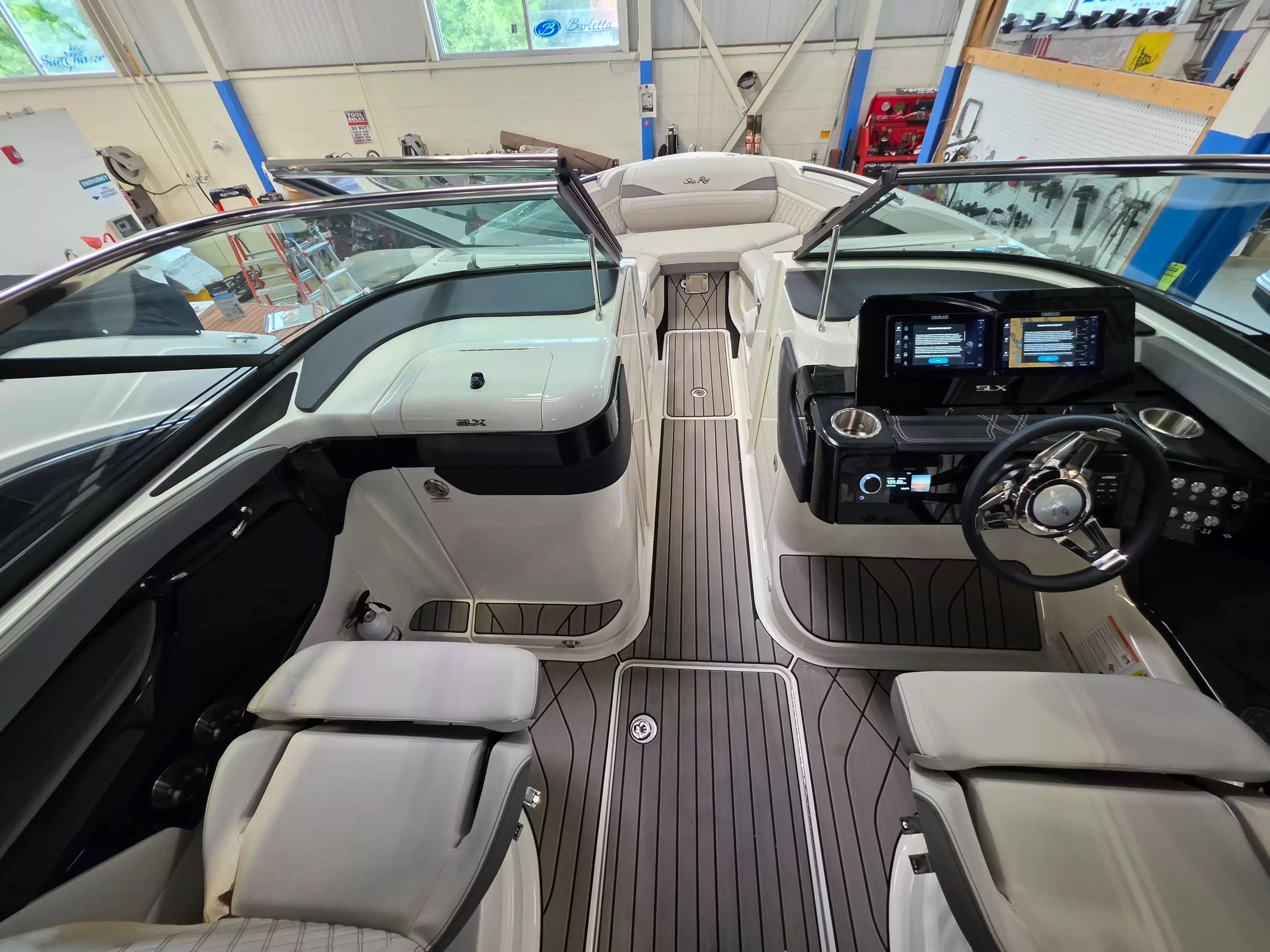 2026 Sea Ray 260SXO - 18