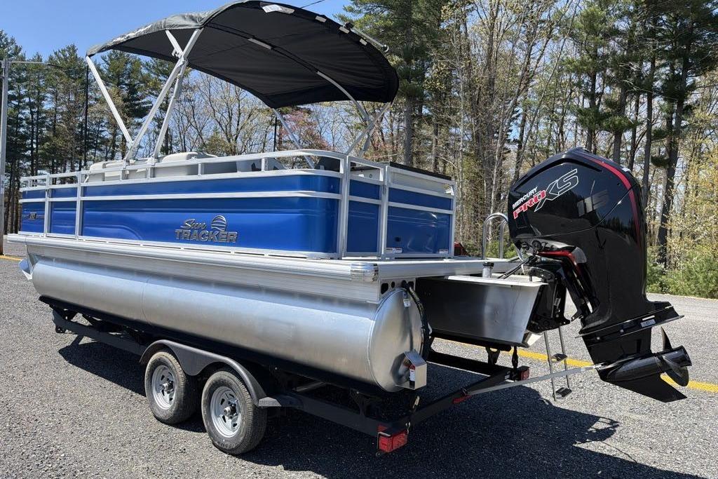 2026 Sun Tracker Fishin' Barge 20 DLX pontoon boat with Mercury Pro XS engine.