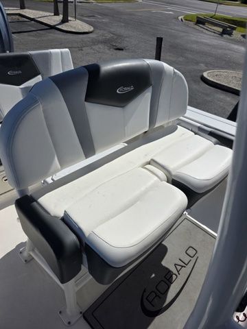 2023 Robalo 246 Cayman - 9