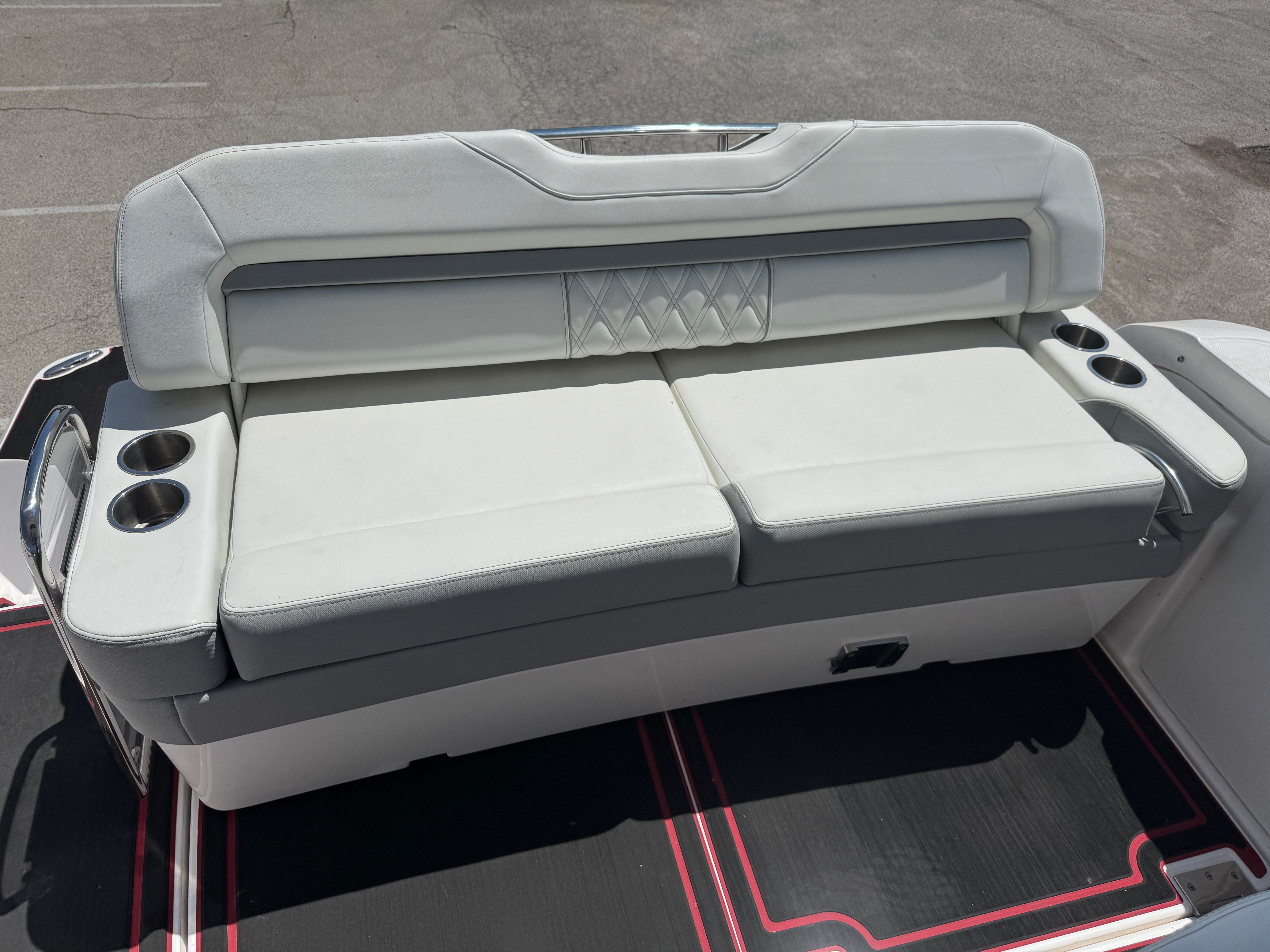 2023 REGAL 33 EXPRESS - Image 19