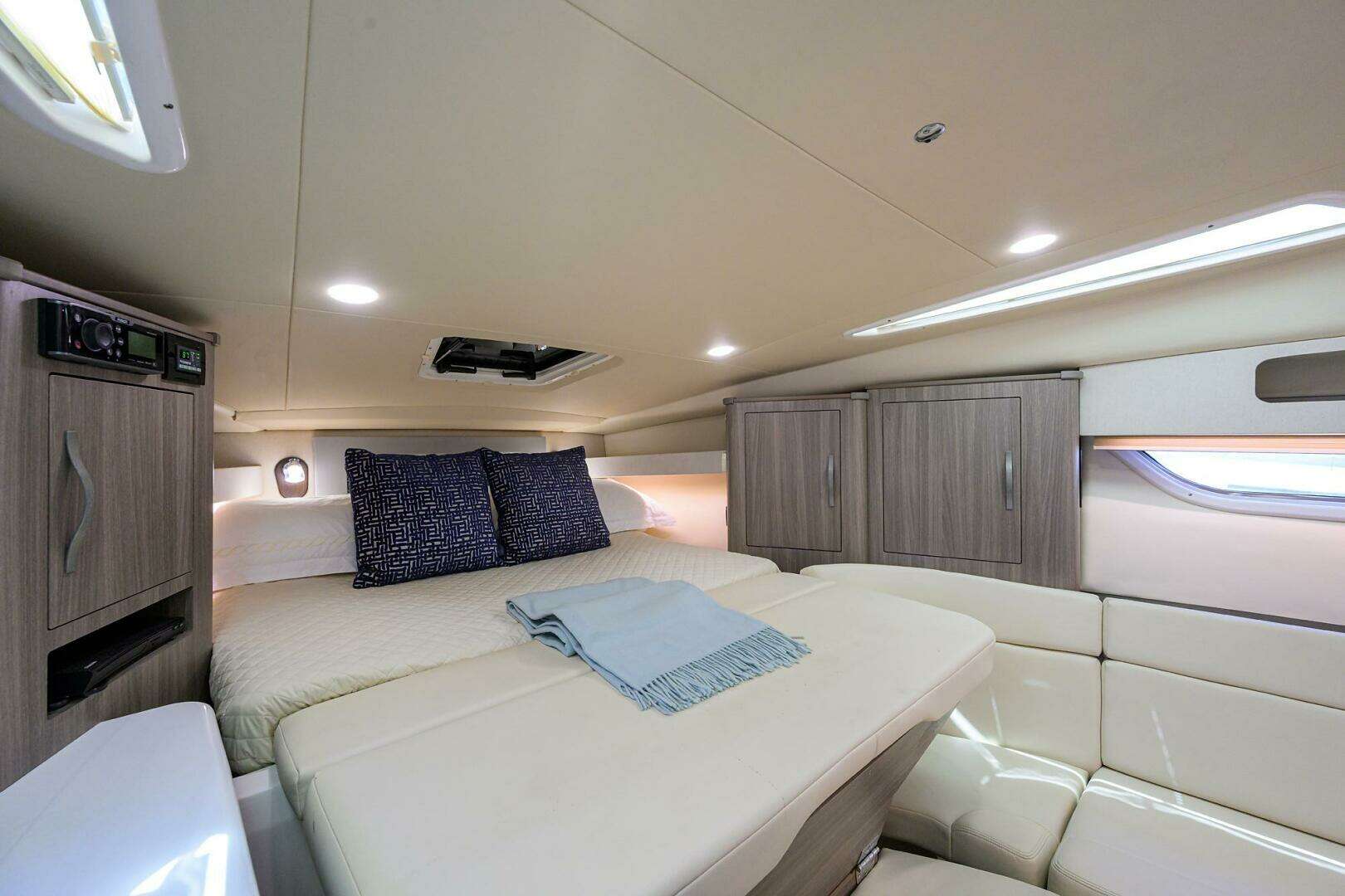 2020 Regal 35 Sport Coupe - Image 26