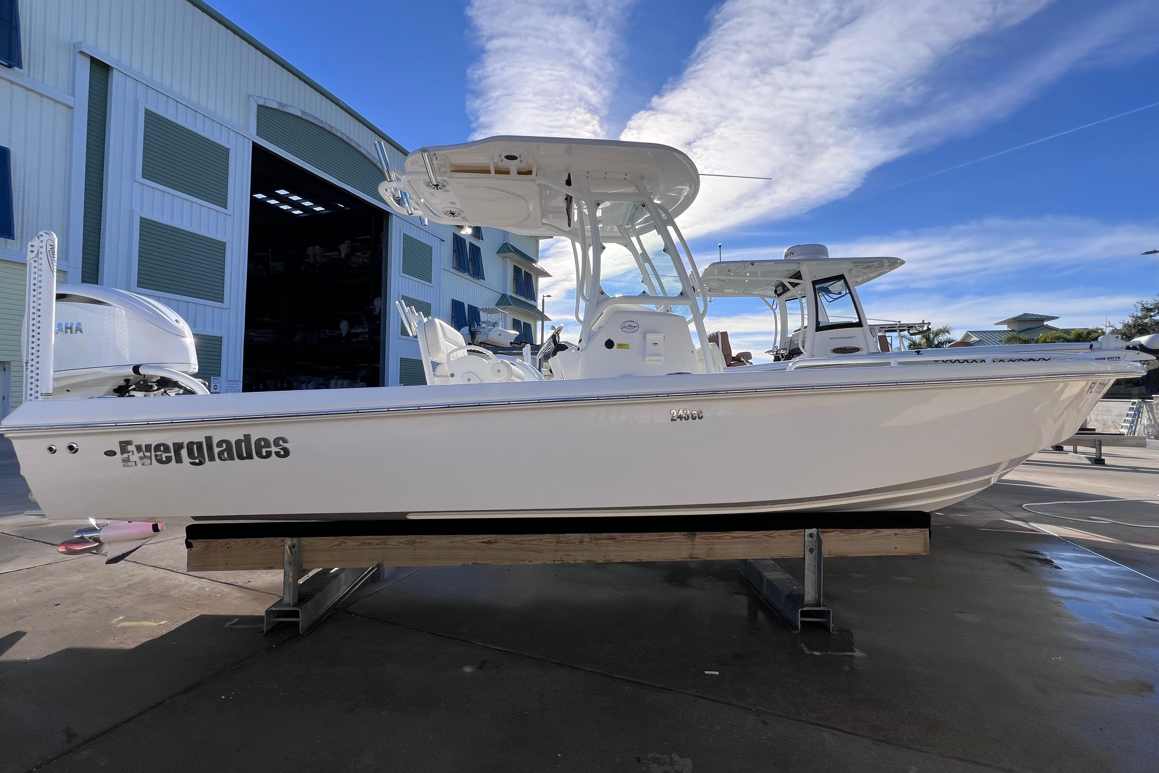 2024 Everglades 243 Center Console