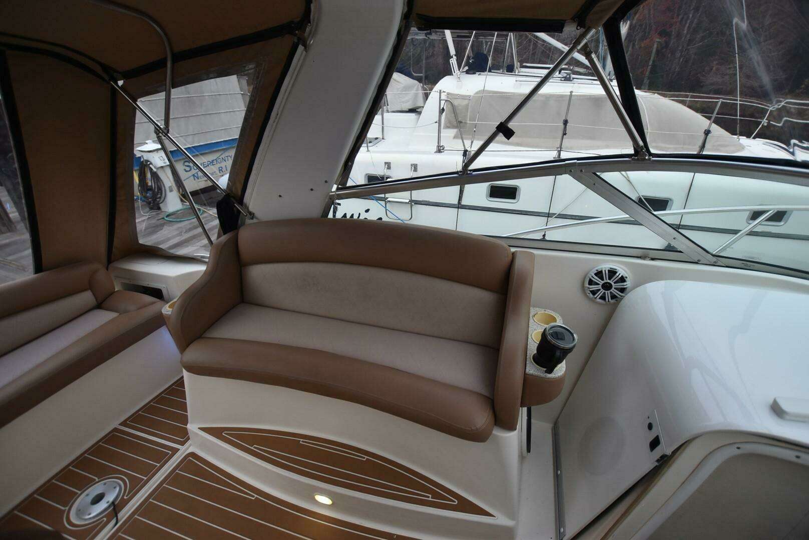 2000 Rinker 342 Fiesta Vee - Image 7