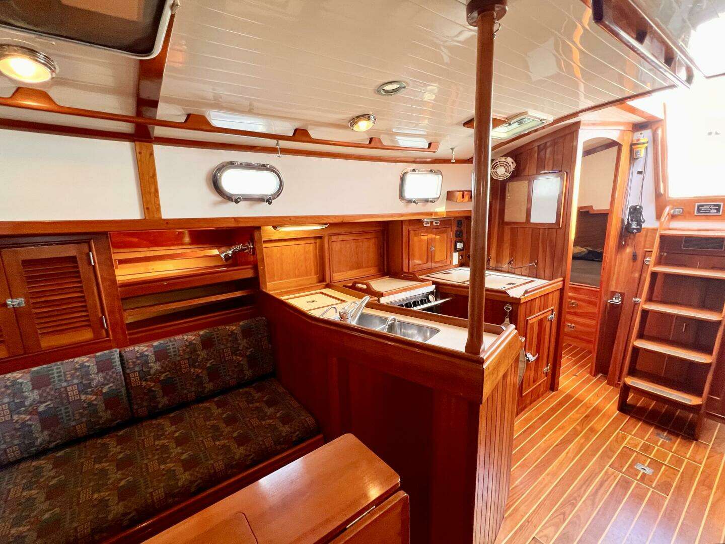 2001 Shannon 43 Cutter - Image 26