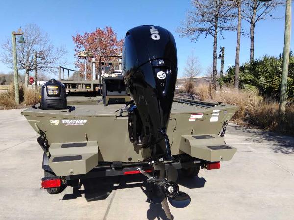 2024 Tracker Grizzly 2072 CC Sportsman boat with outboard motor, rear view.