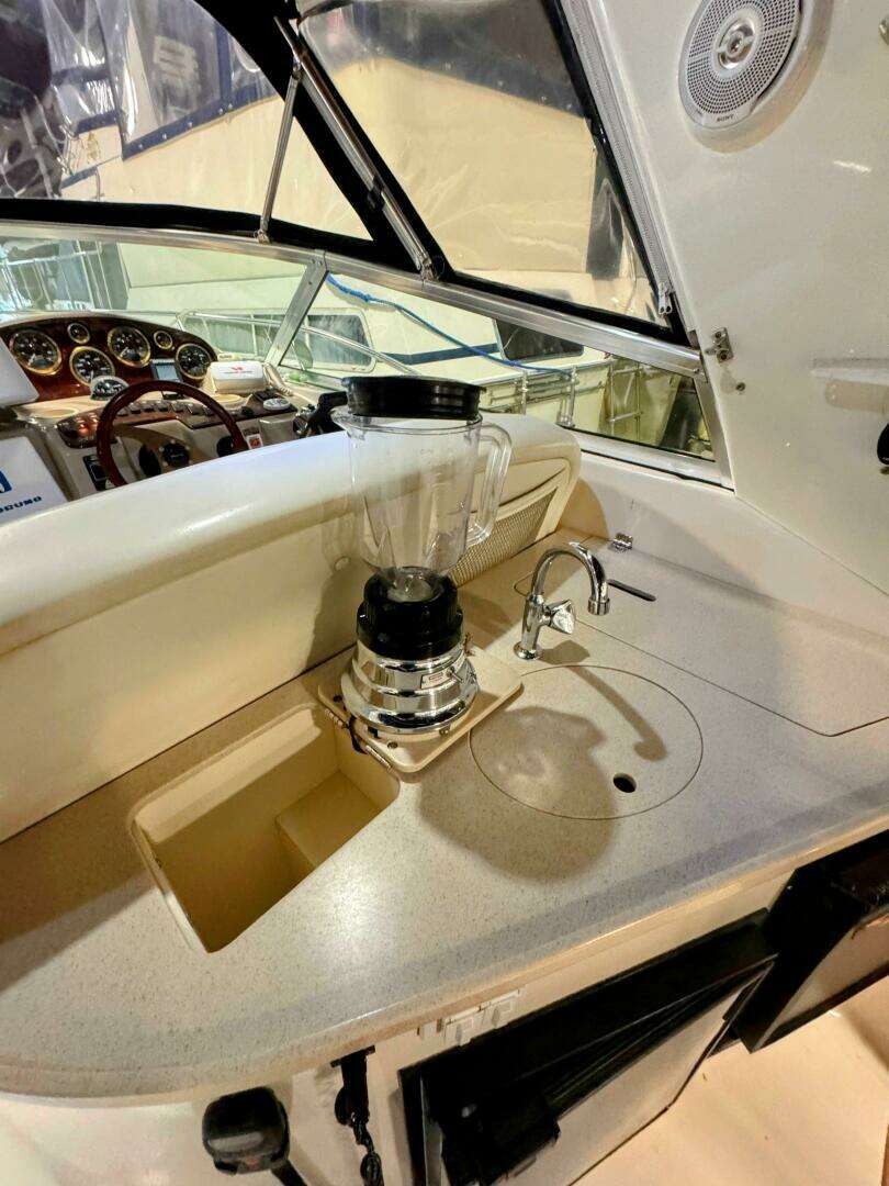 2002 Rinker 342 Fiesta Vee - Image 15