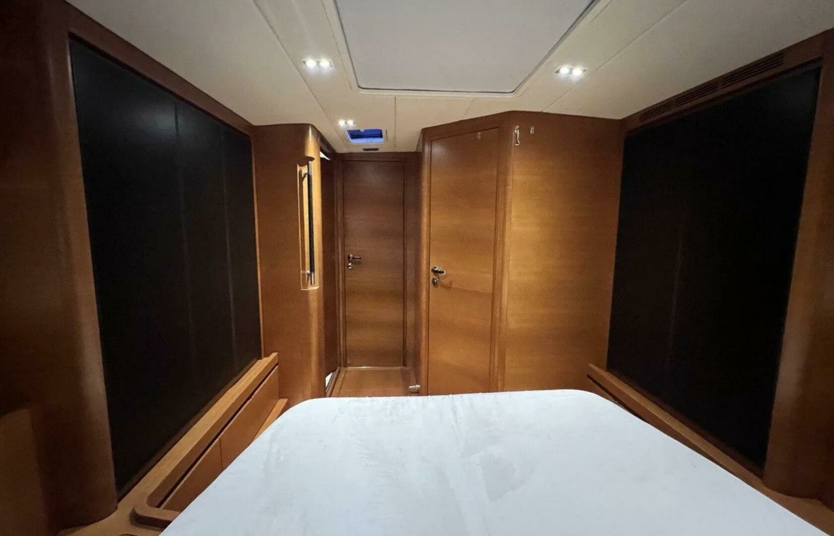 2016 Ice Yachts 62 evo - Image 12