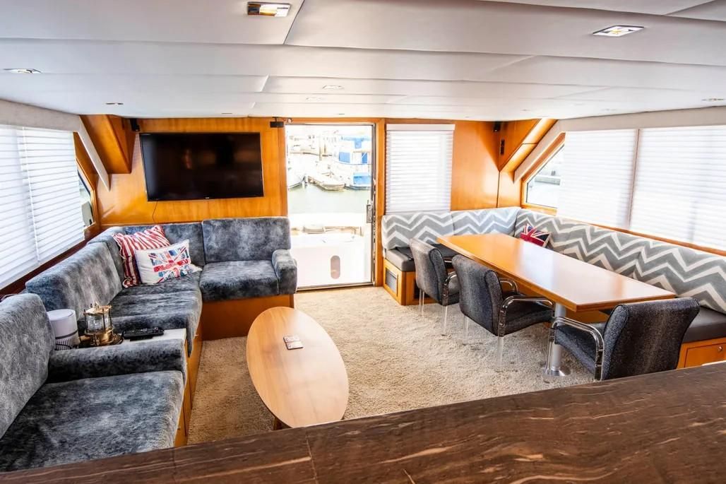 1988 Knight & Carver Custom Motoryacht - 5