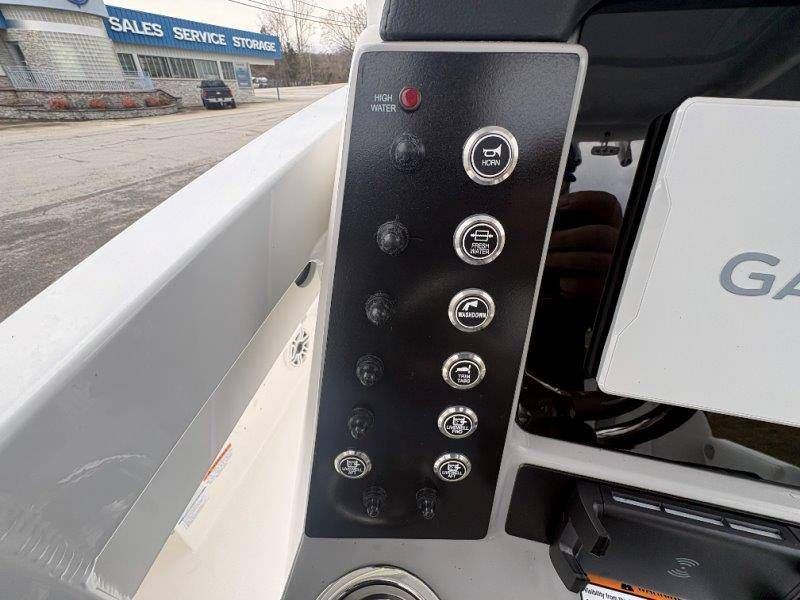 2026 Robalo 246 Cayman - 72