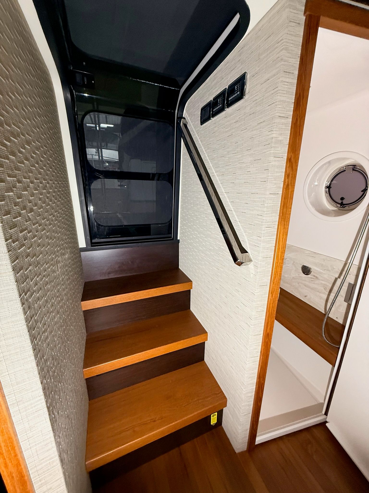 2017 Tiara Yachts Q44 - 21