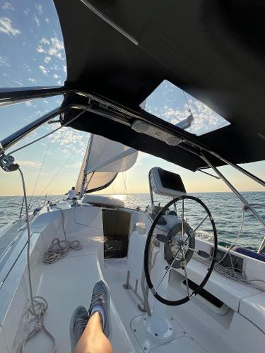 2007 Hunter 33 - 20
