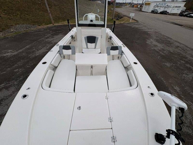 2026 Robalo 246 Cayman - 62