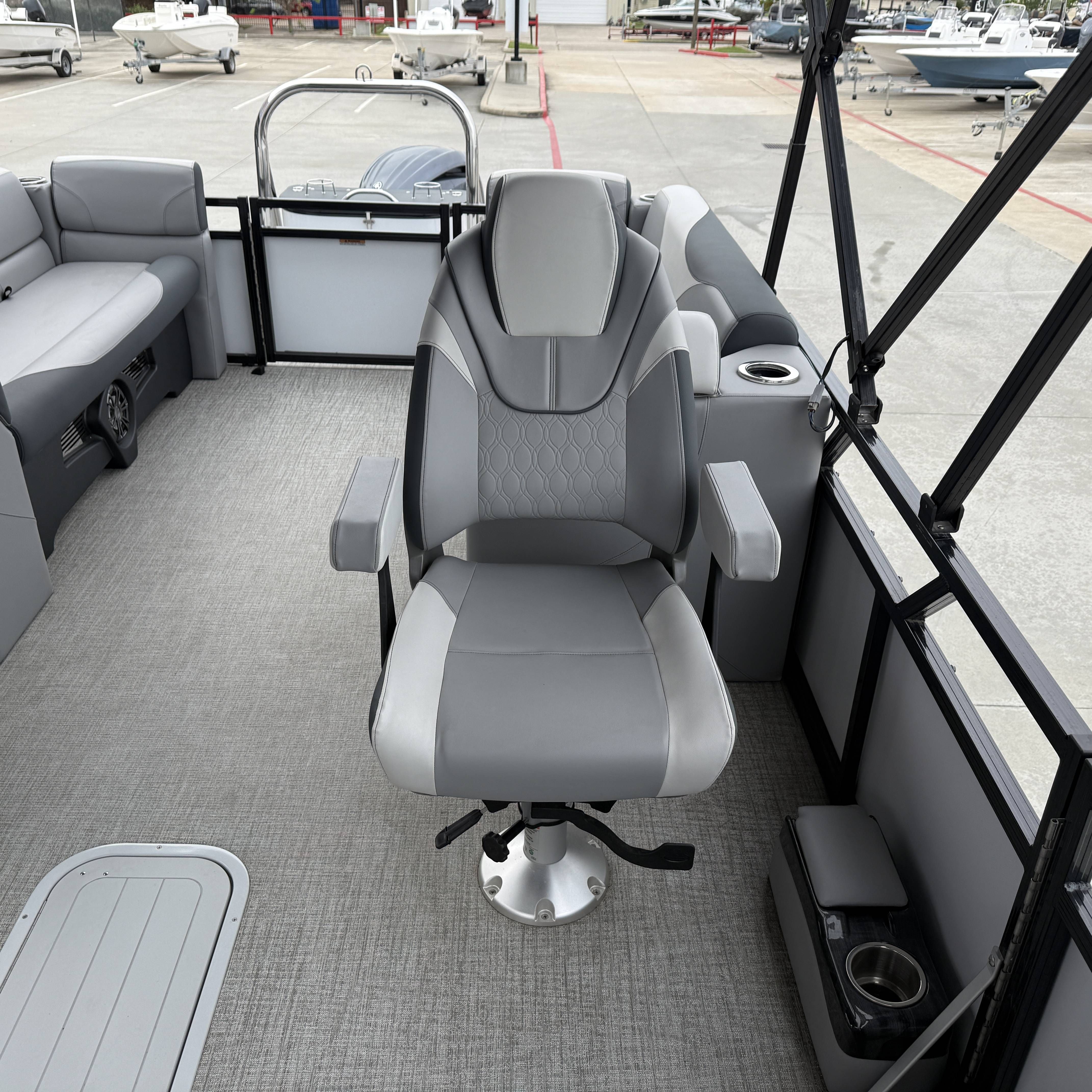 2025 Avalon Venture 85 Quad Lounge - 23' - 26