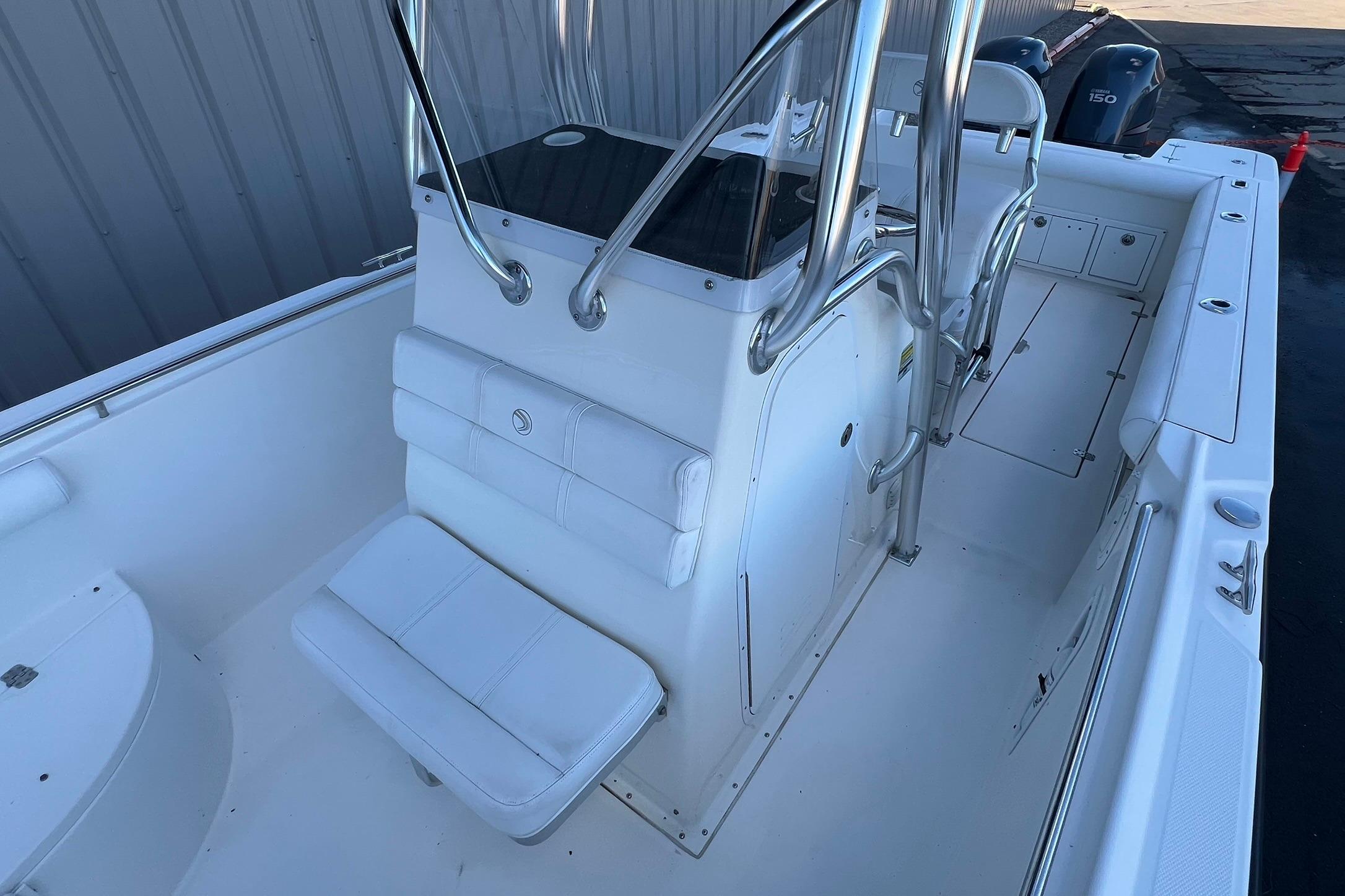 2006 Edgewater 245CC boat interior with seating and console, showcasing sleek design and functionality.