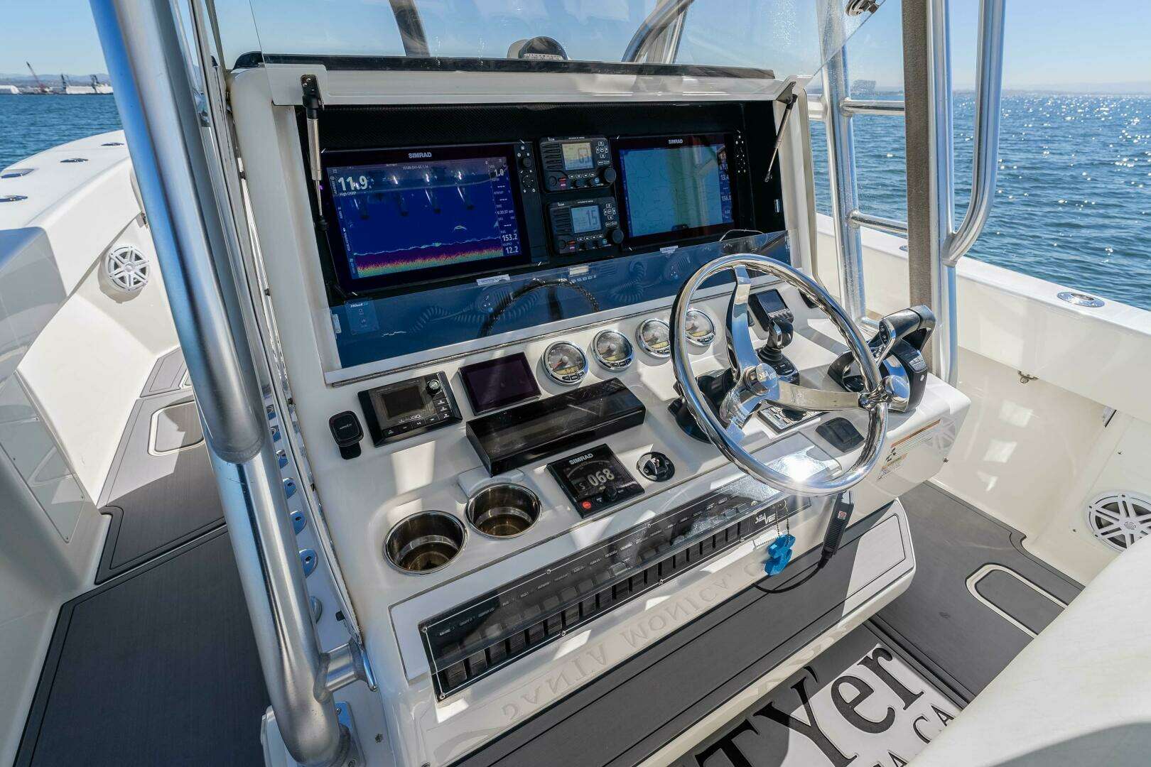 2018 SeaVee 370 Z - Image 16