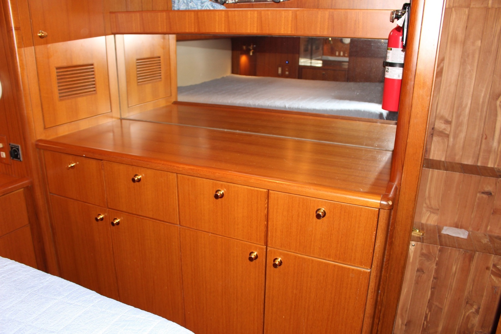 2007 Jefferson Motor Yacht - Image 24