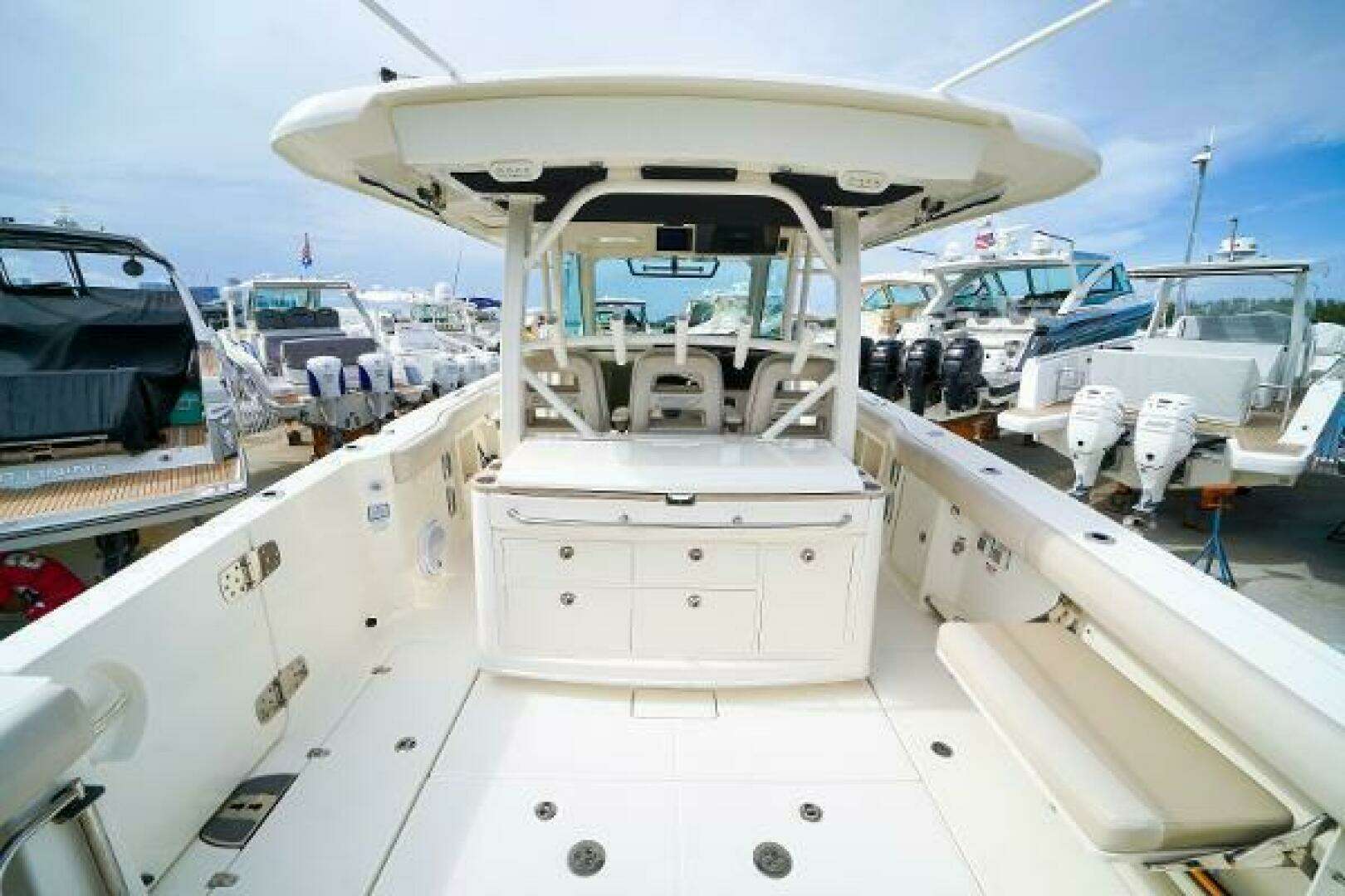 2018 Boston Whaler 380 Outrage - Image 14