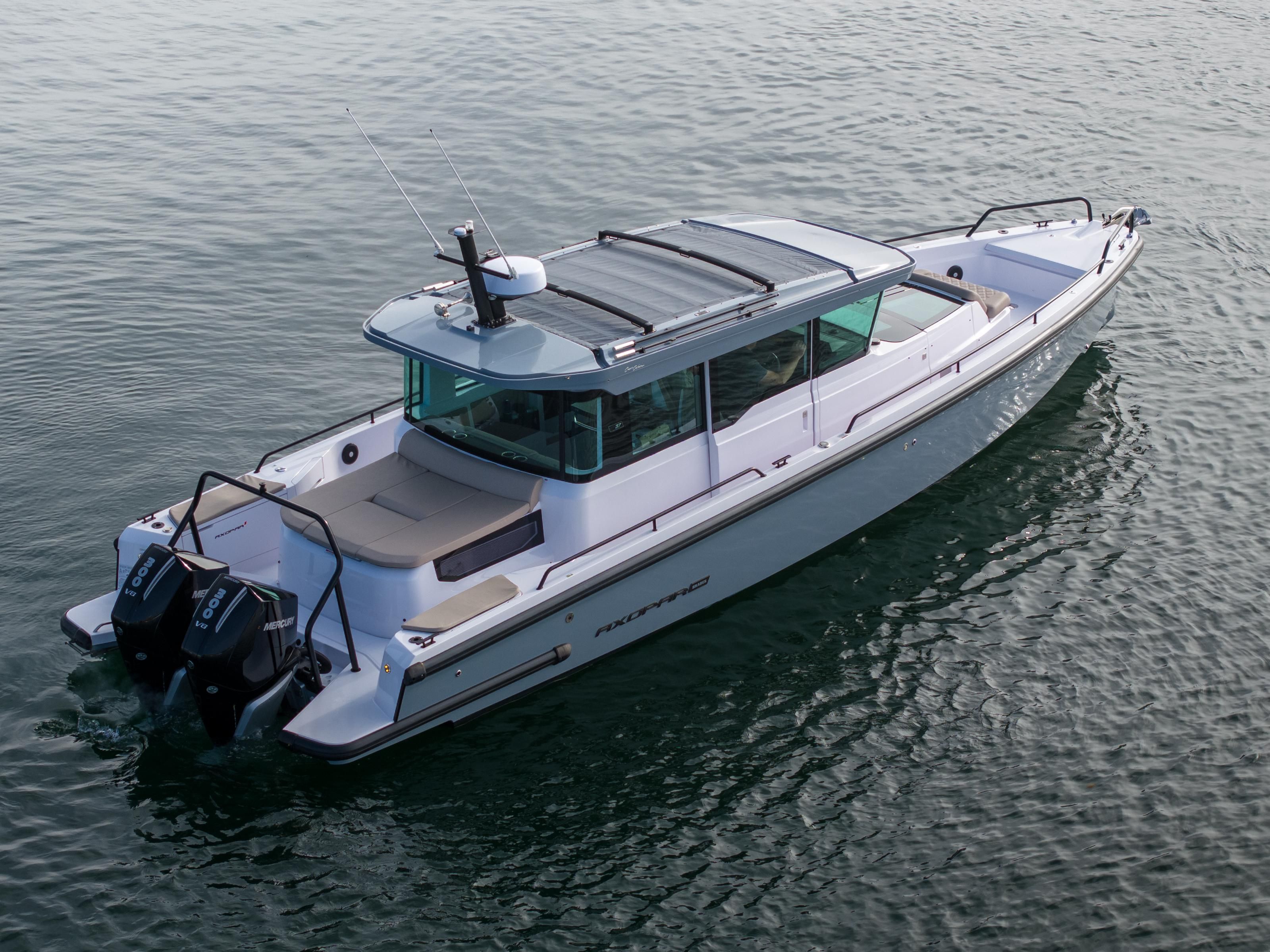 2026 Axopar 37 XC Cross Cabin Aft Cabin