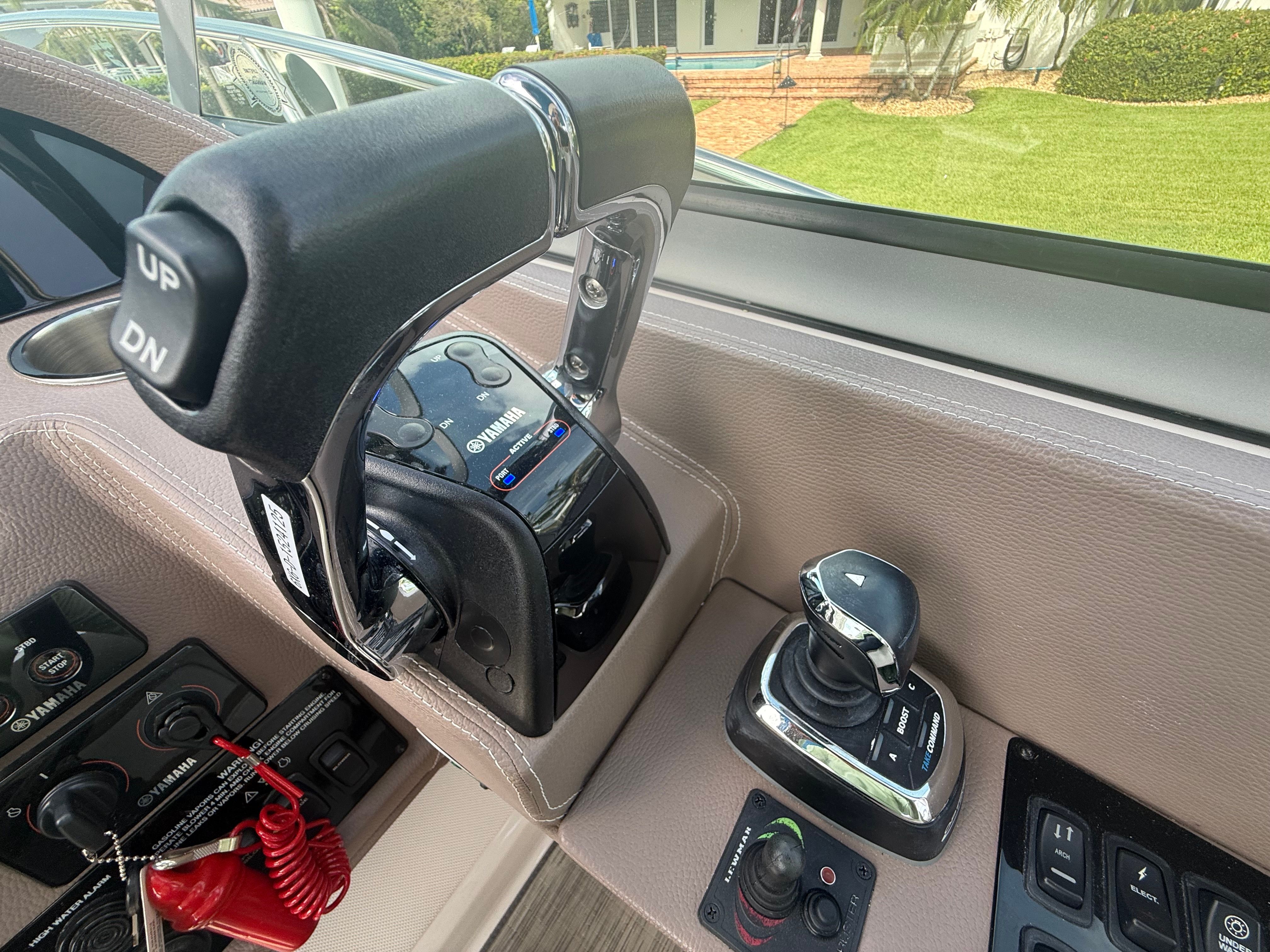 2019 REGAL 33 XO - Image 3