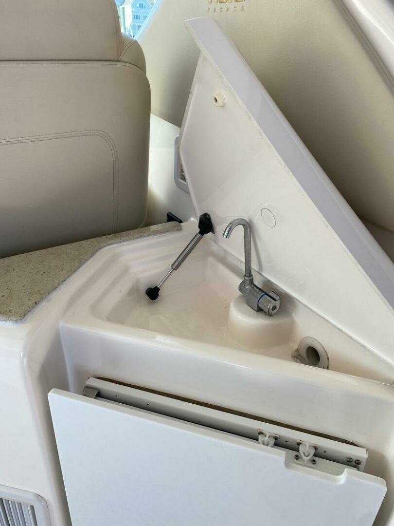 2009 Tiara Yachts 4300 Sovran - Image 41