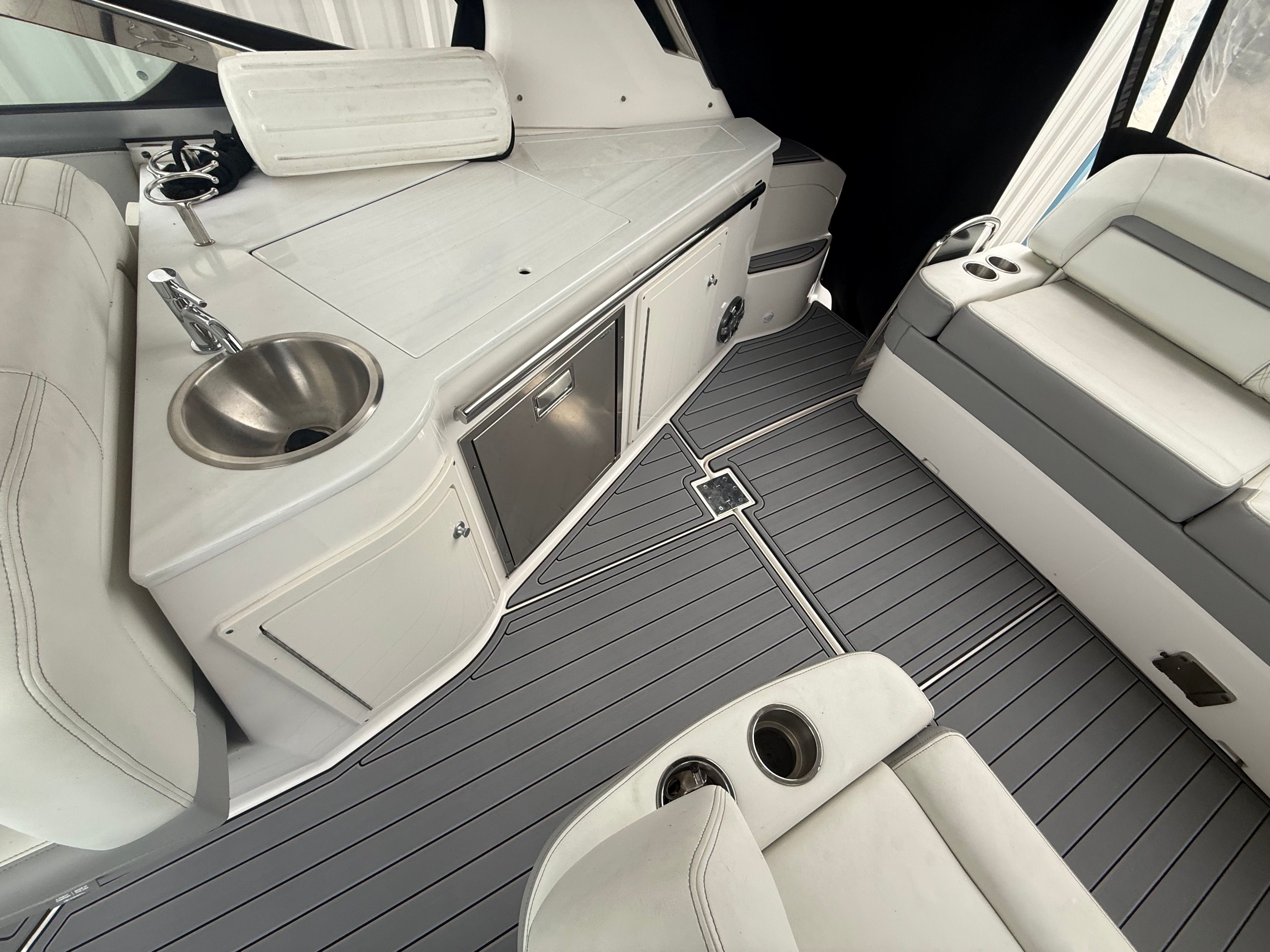 2023 REGAL 33 EXPRESS - Image 50