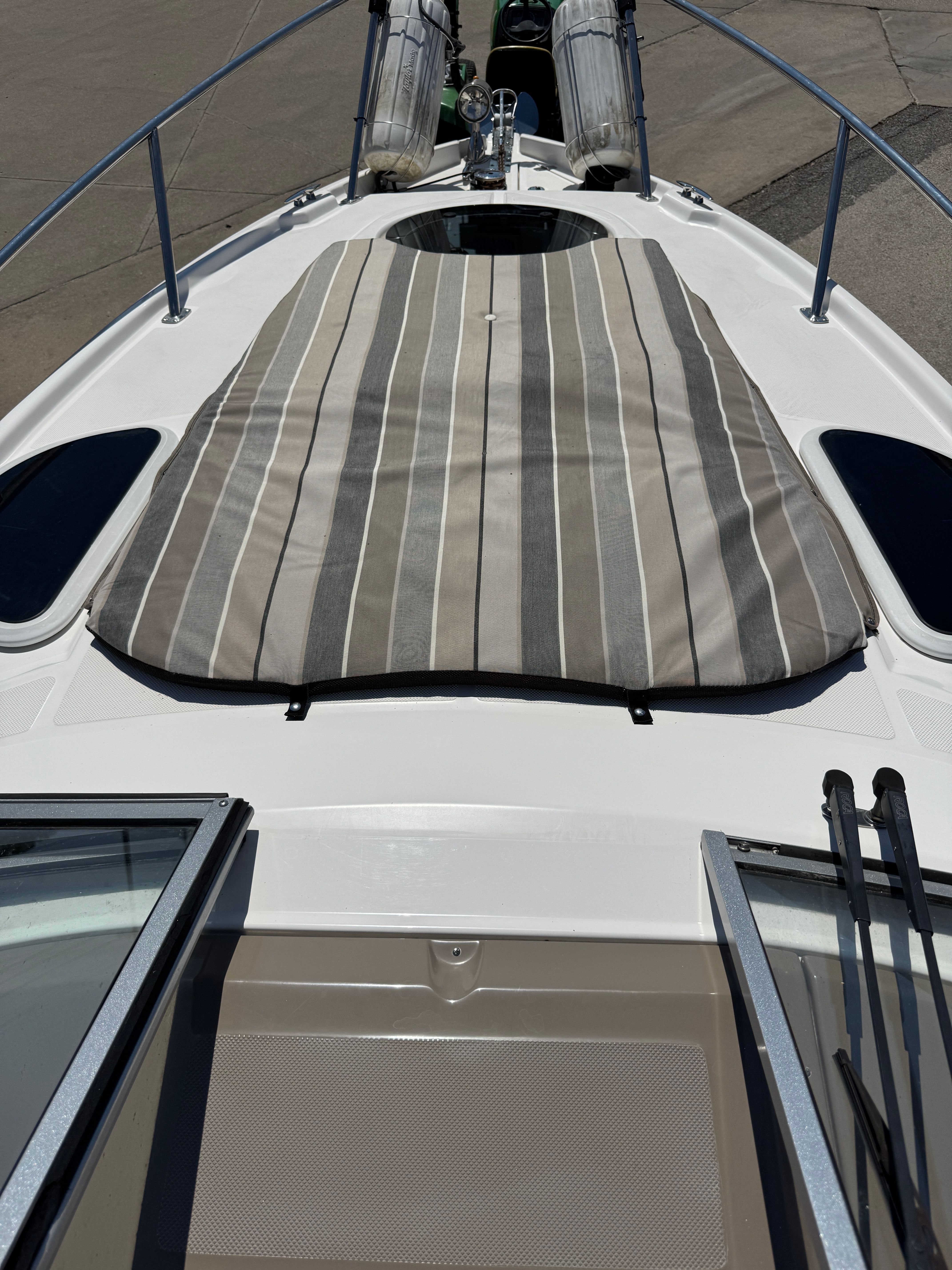 2016 REGAL 28 EXPRESS - Image 18