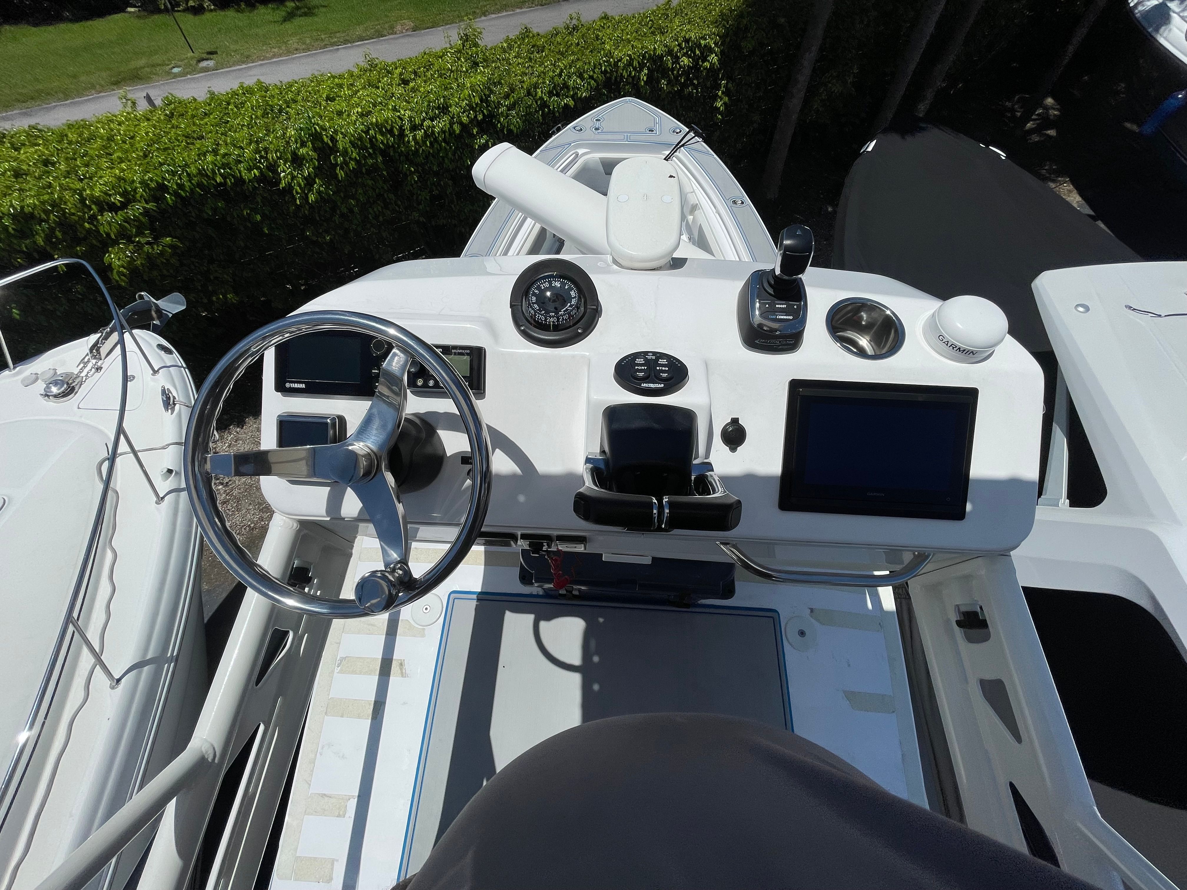 2017 Everglades 325 Center Console - 72