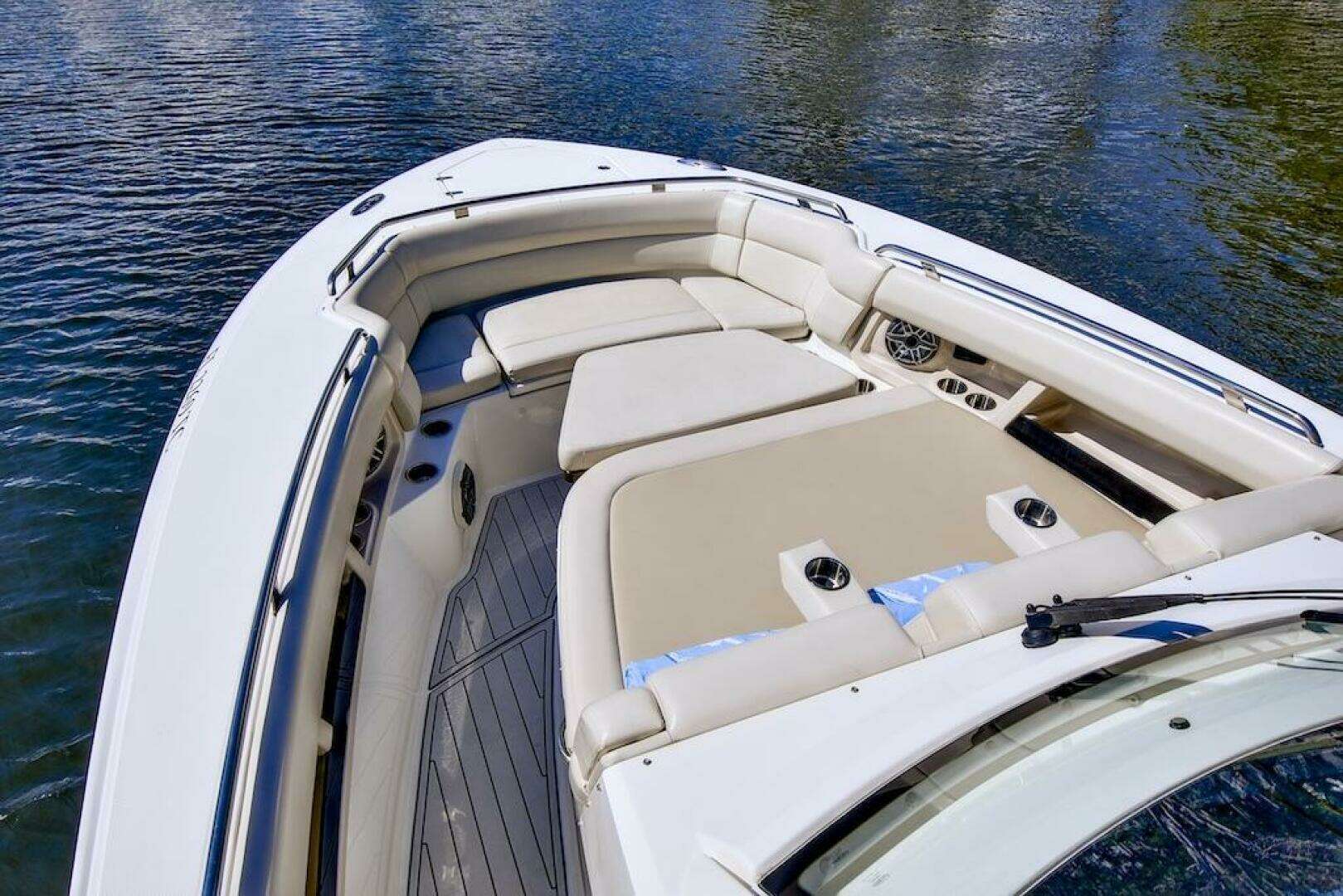 2019 Boston Whaler 350 Realm - Image 12
