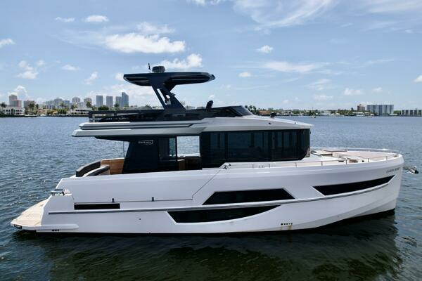 2022 Okean Flybridge 50