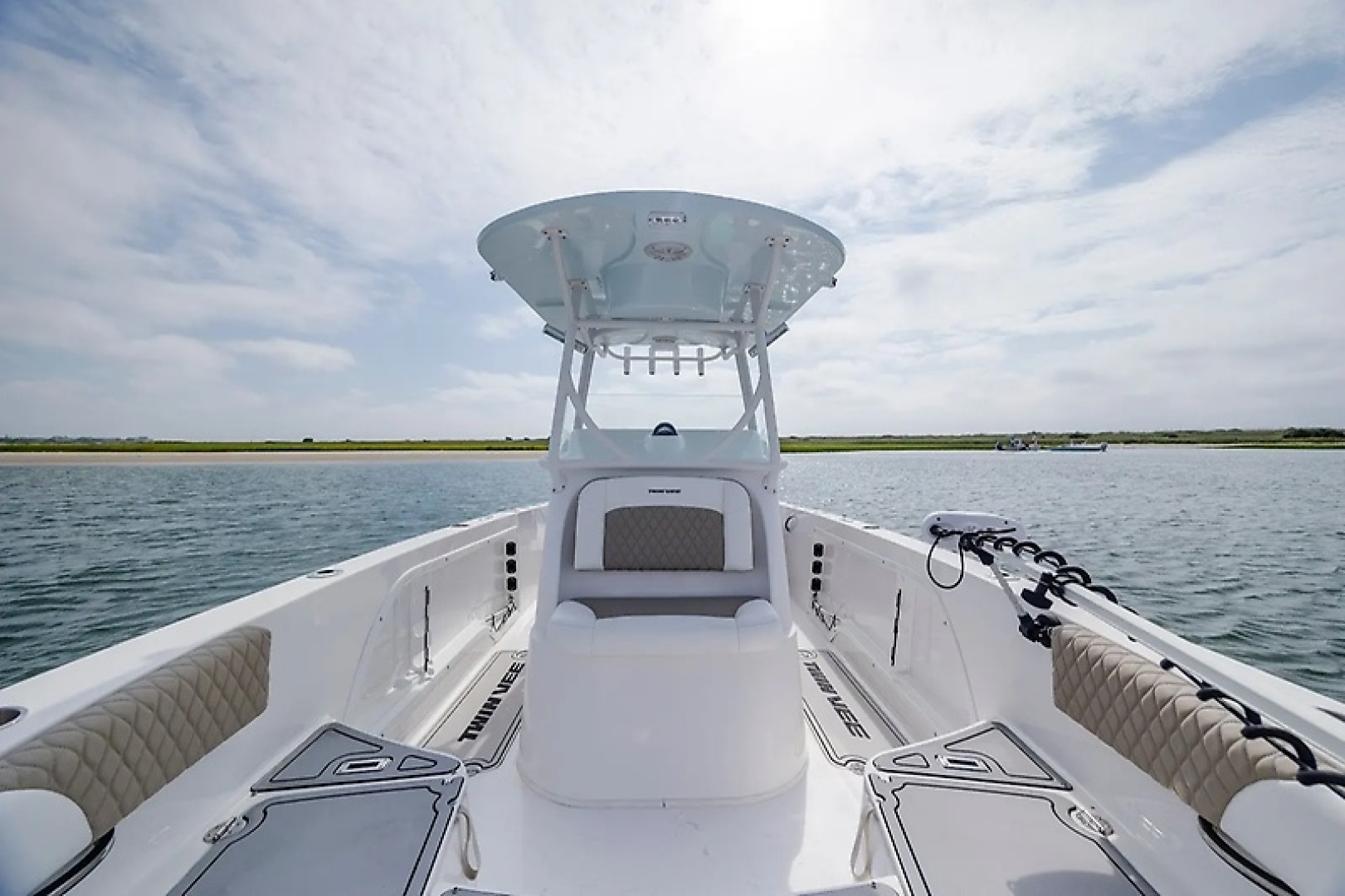 2023 Twin Vee 240 GFX - Image 25