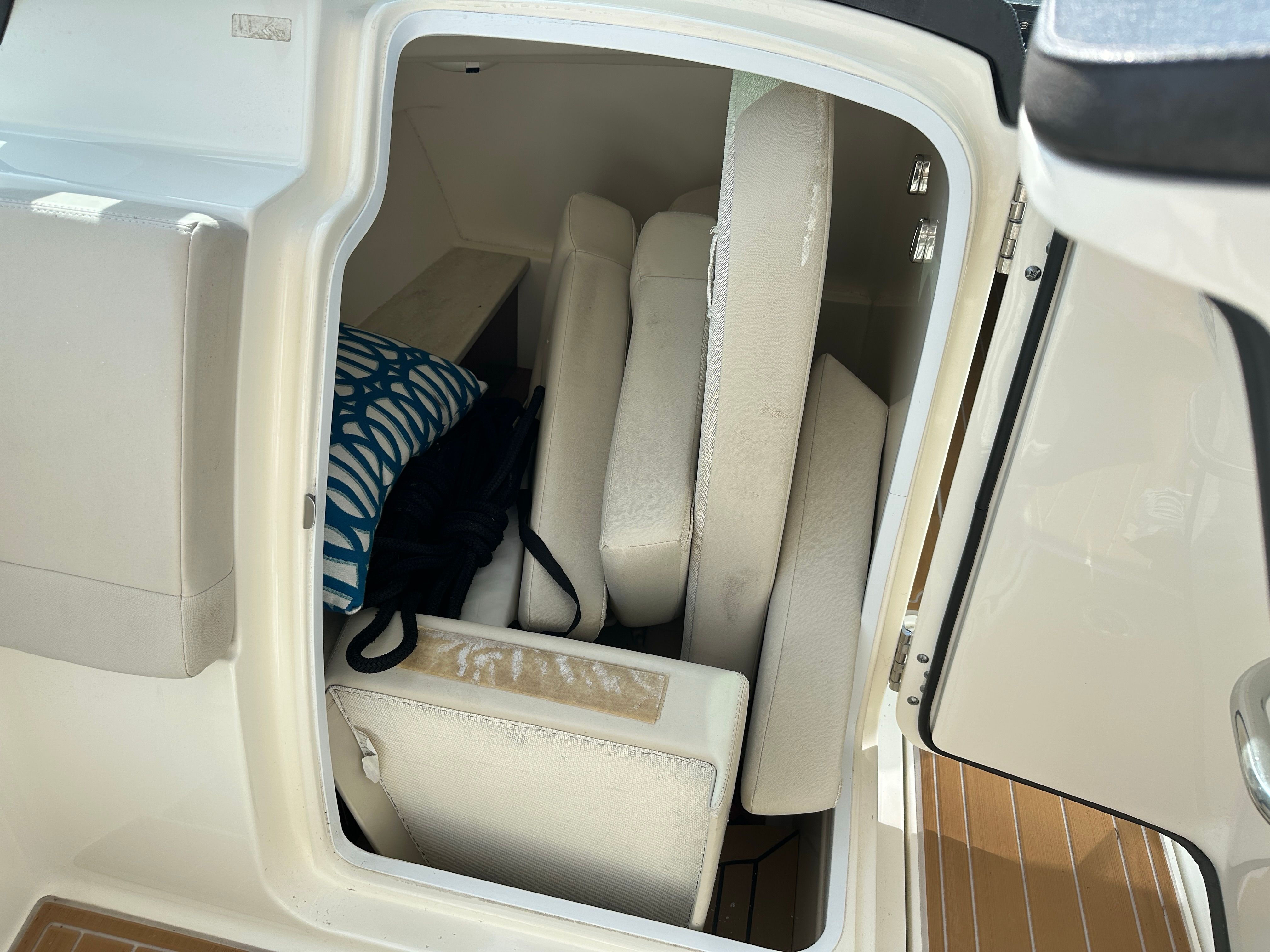 2017 Boston Whaler 270 Vantage - 5