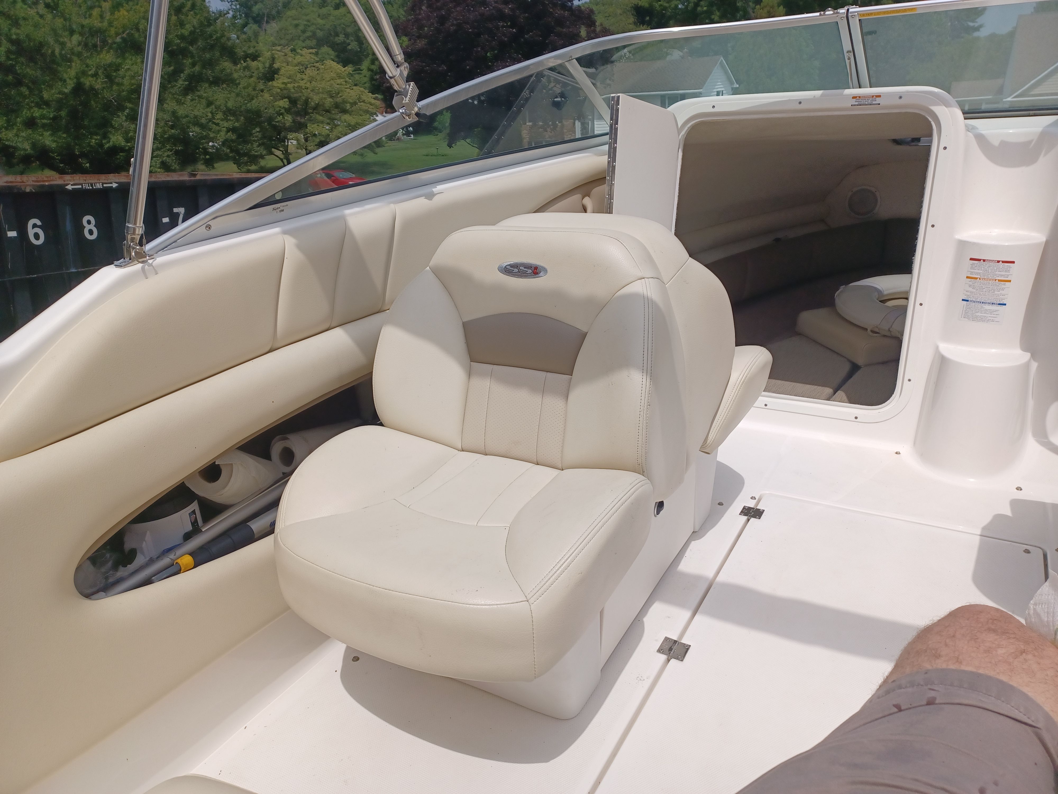 The image shows the interior of a Chaparral 215 SSi boat with beige leather seats.