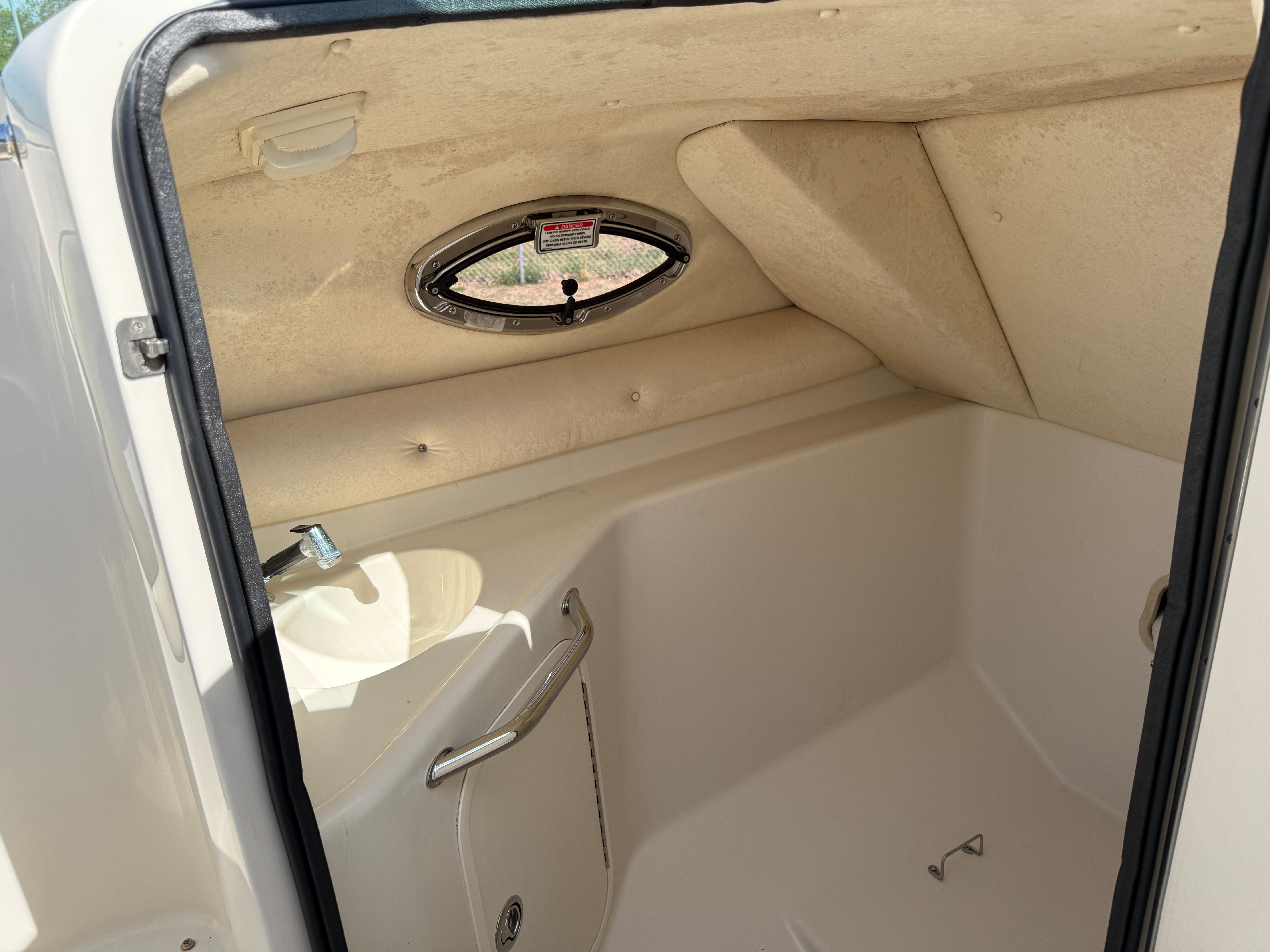 2005 Sea Ray 240 Sundeck - 17