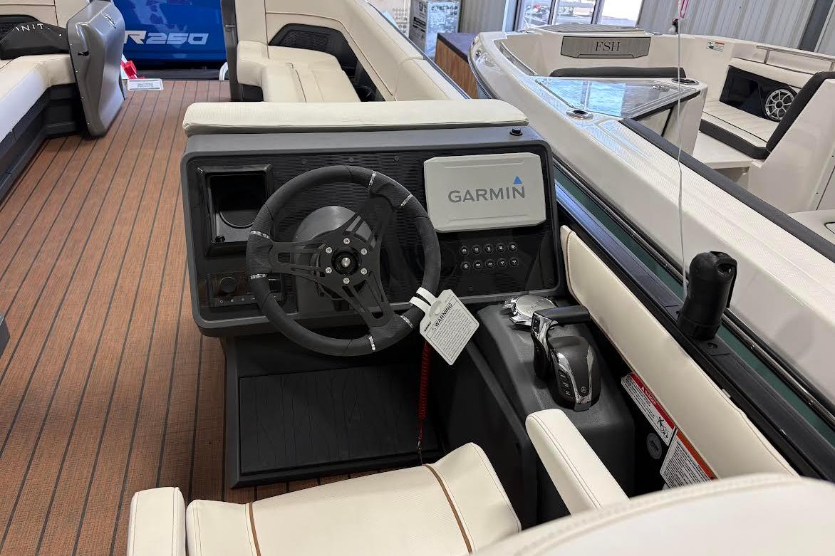 2023 Manitou EXPLORE 26 SHP 575 boat interior with Garmin navigation system.