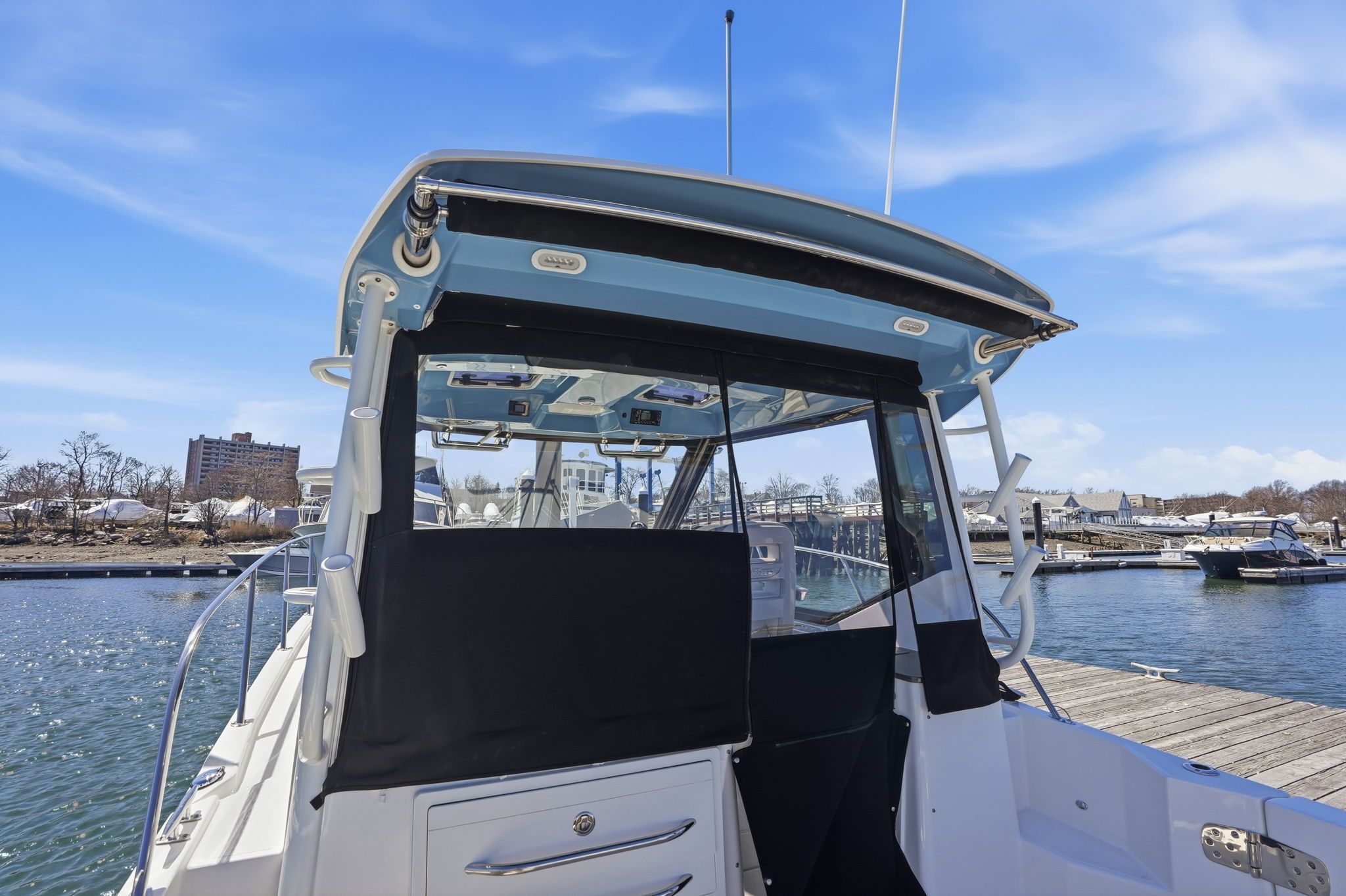 2026 Boston Whaler 325 Conquest - 9