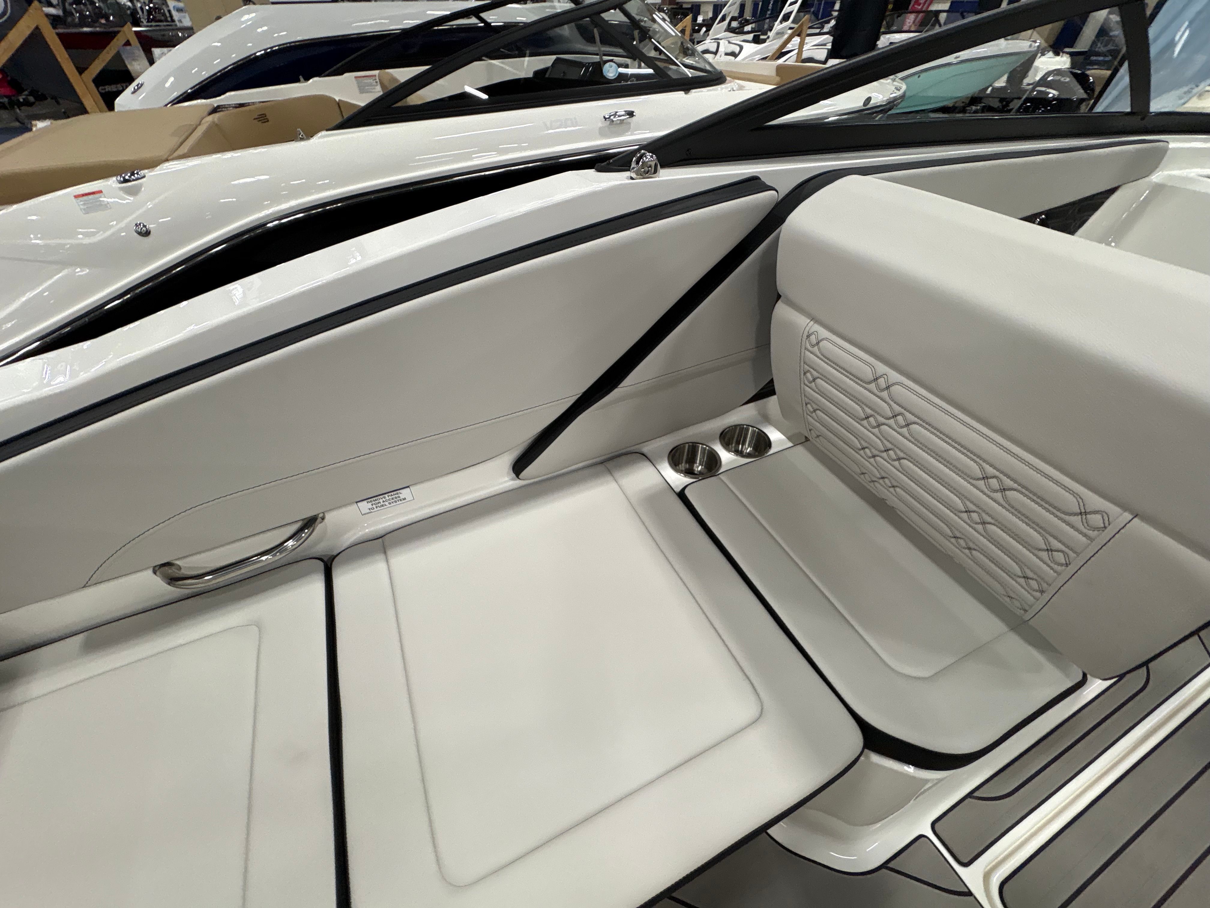 2026 Sea Ray SPX 210 Outboard - 14