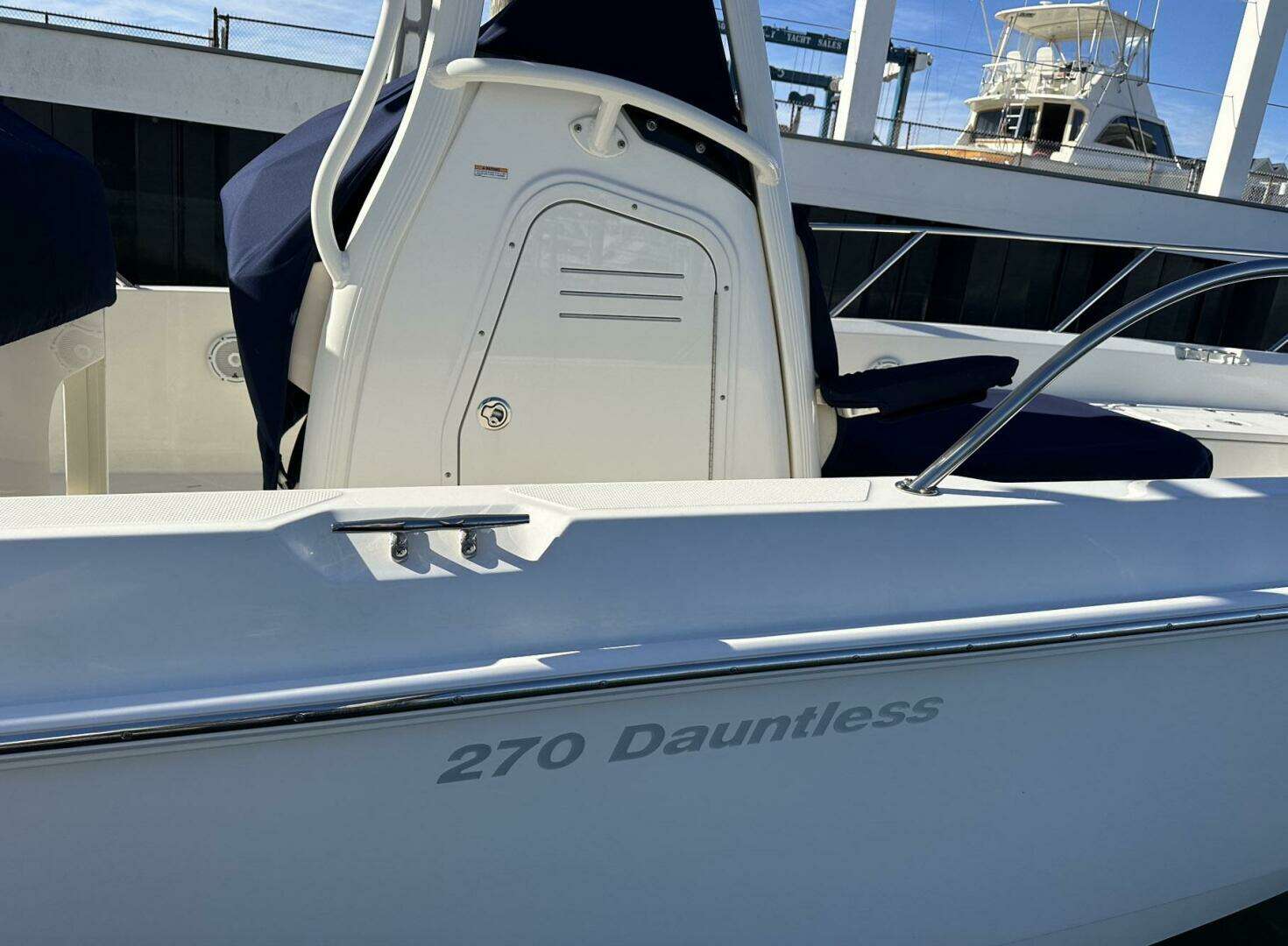 2022 Boston Whaler 270 Dauntless - Image 7