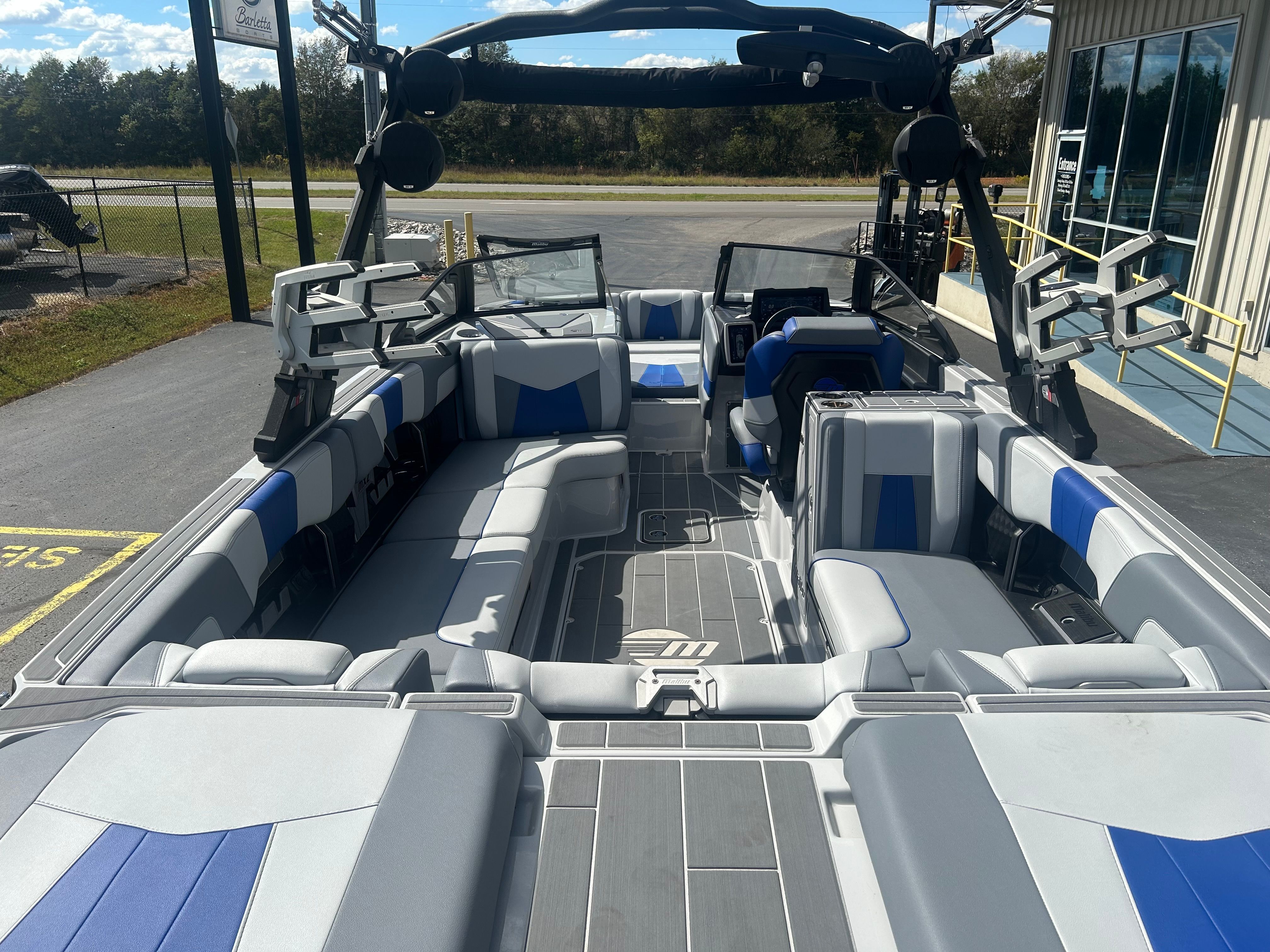 2024 MALIBU 24 MXZ - Image 8