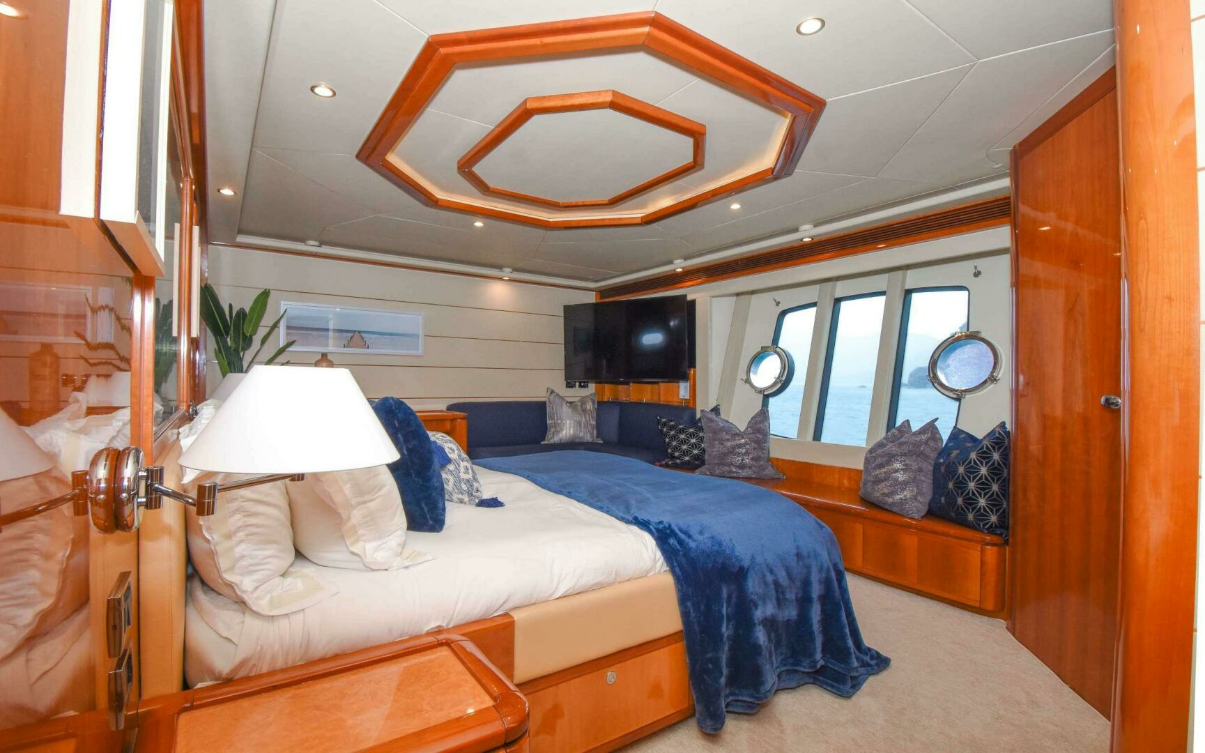 2006 Ferretti Yachts 881 - Image 10