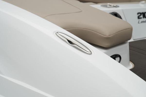 2025 Tahoe 210 S - 57