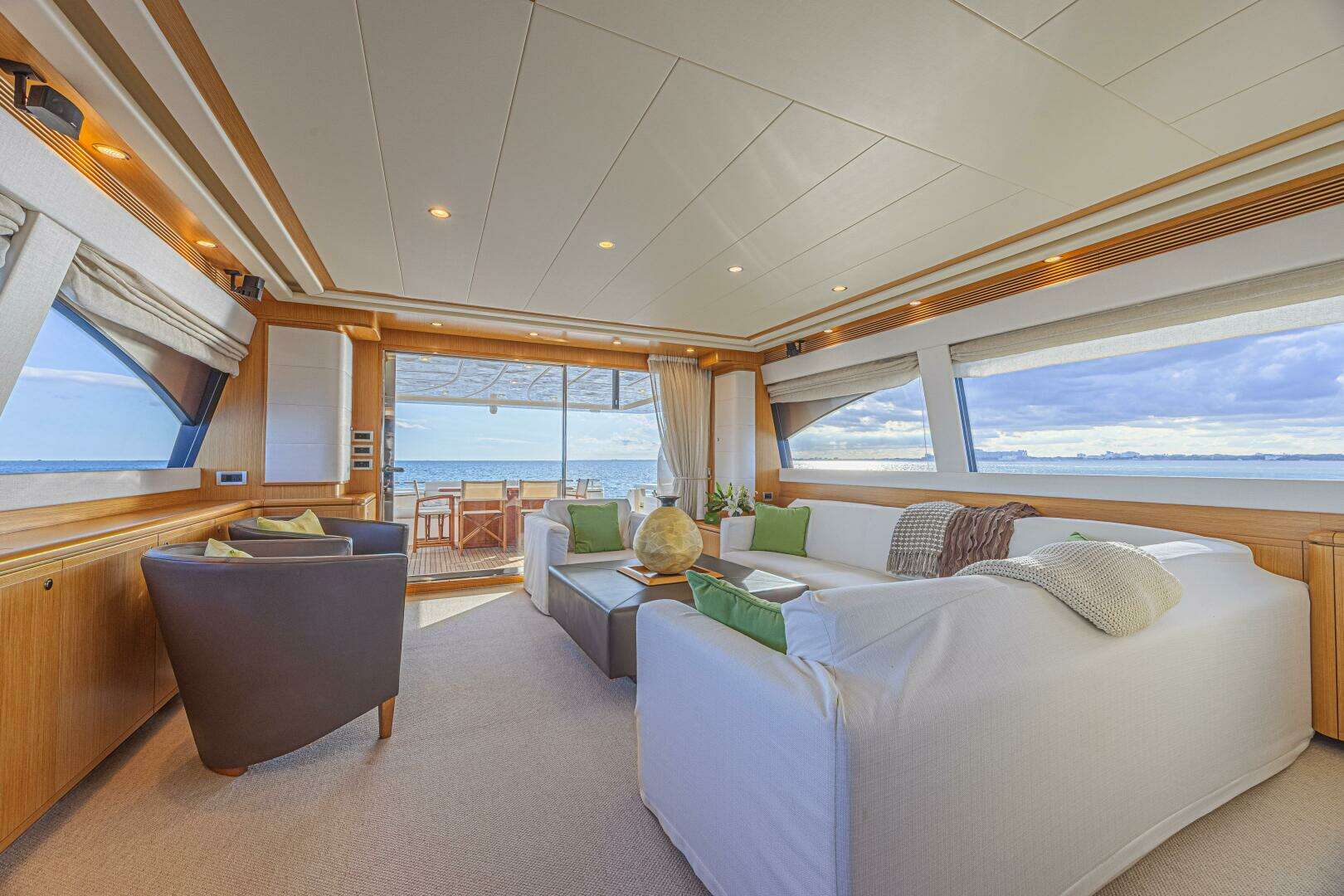 2011 Ferretti Yachts 830 - Image 42