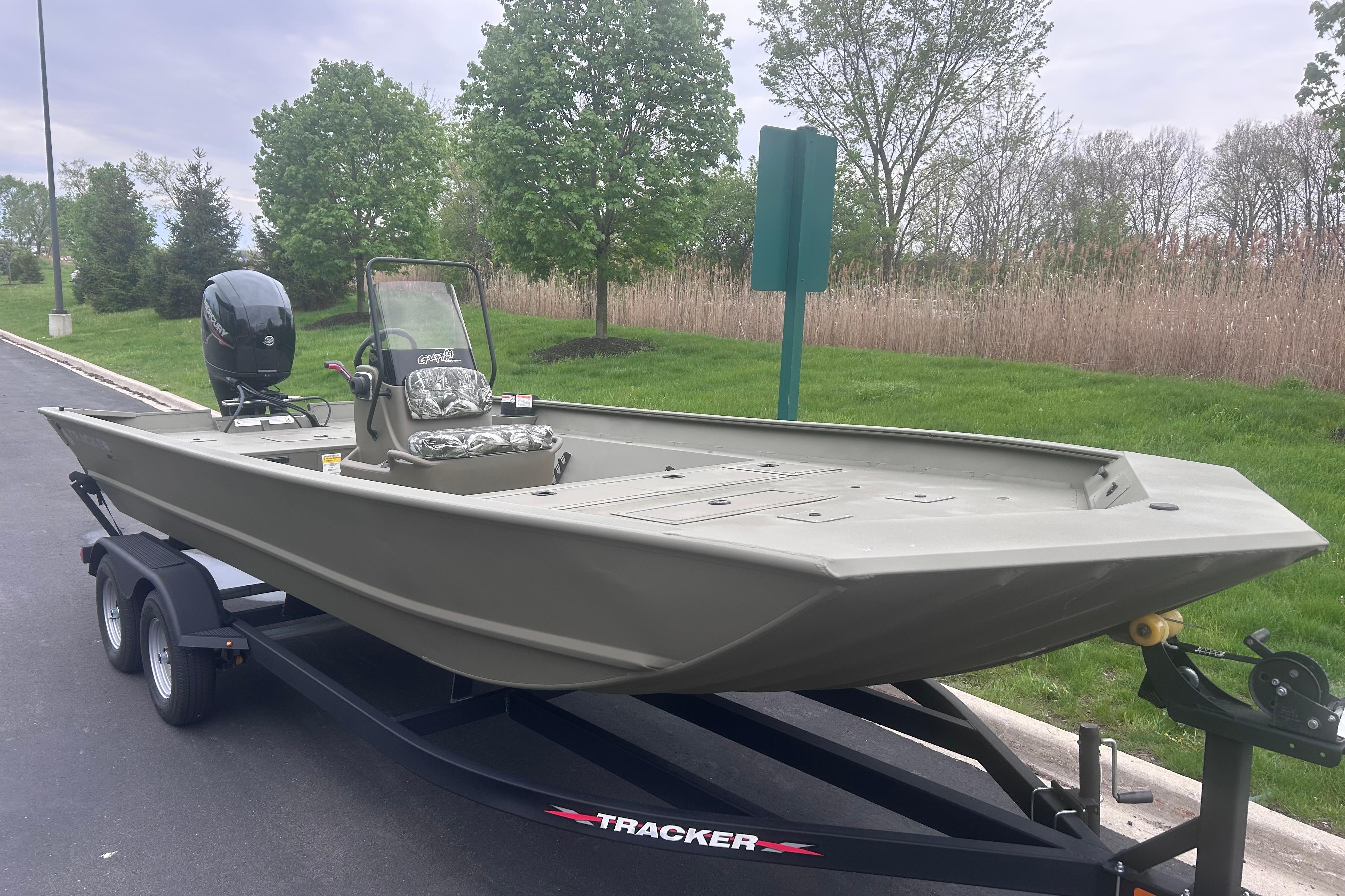 2024 Tracker Grizzly 2072 CC